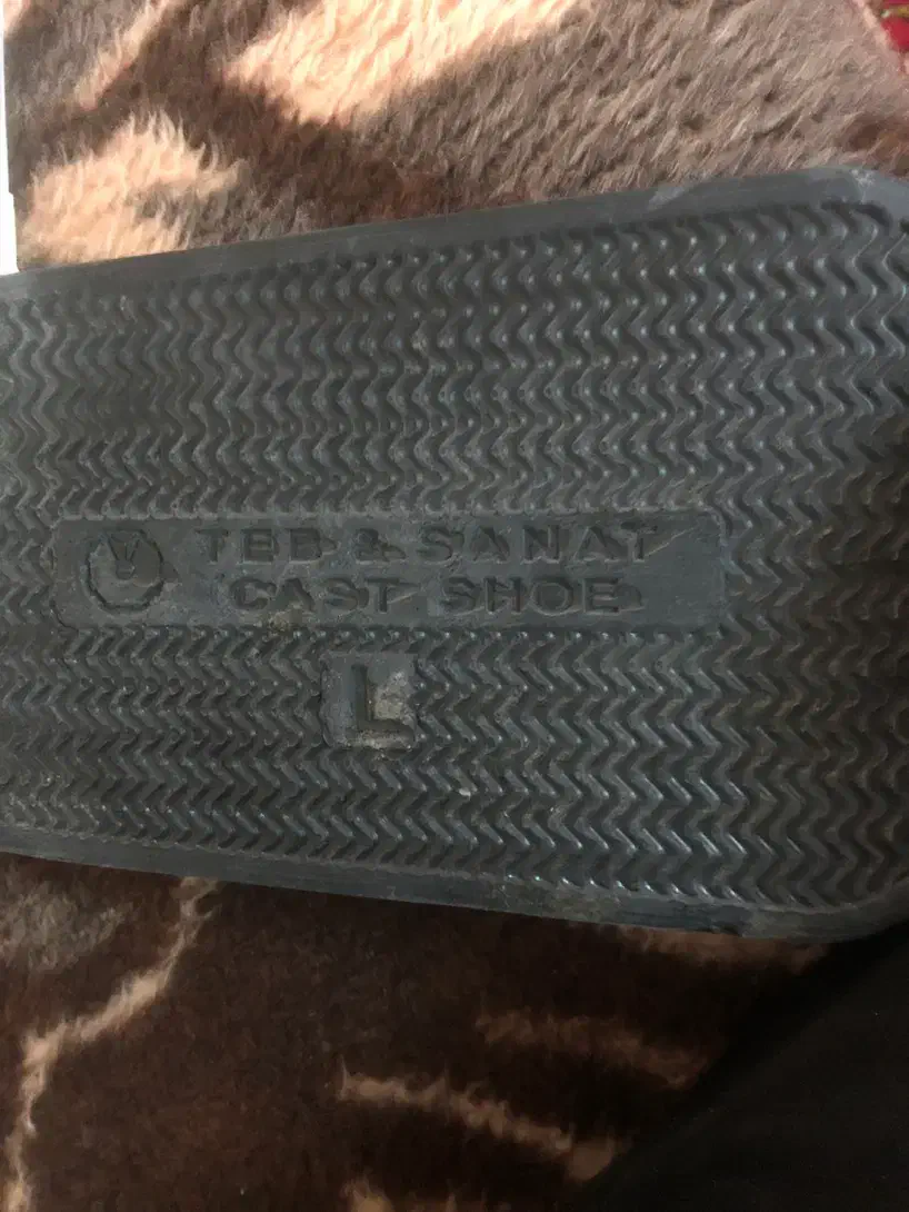 کفش گچ|کیف، کفش، کمربند|قم, هنرستان|دیوار