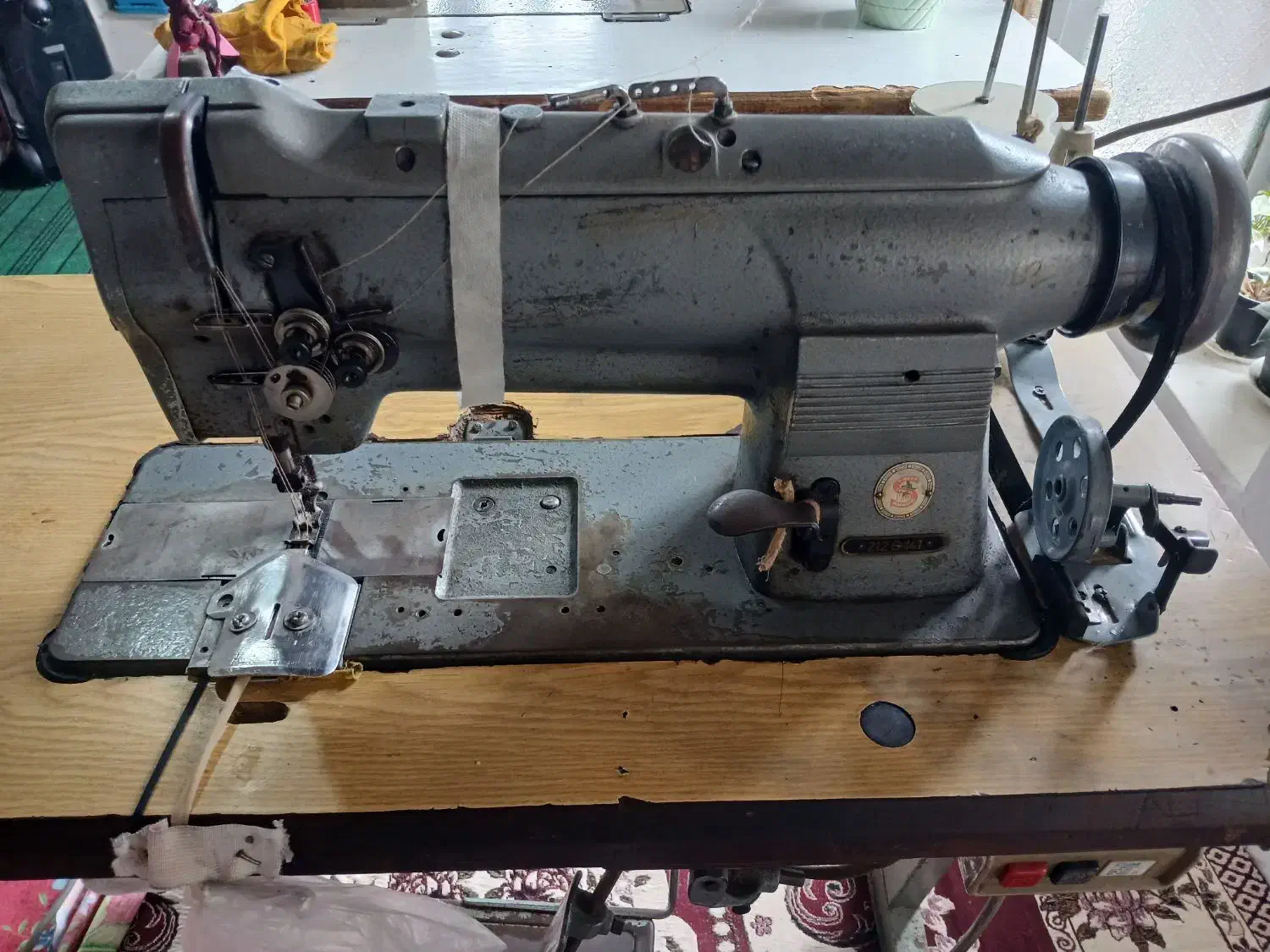 چرخ دوسوزنه و راسته دوز|چرخ خیاطی و ریسندگی|چوبر, |دیوار