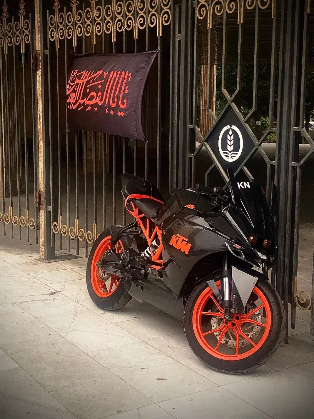 کی تی ام ۲۰۰ بنلی ۳۰۰ ریس ان اس ار اس هیوسانگ|موتورسیکلت|رشت, نیروی دریایی|دیوار