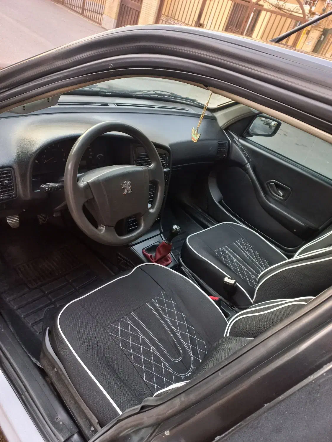 پژو 405 مشکی|خودرو سواری و وانت|خمینی‌شهر, |دیوار