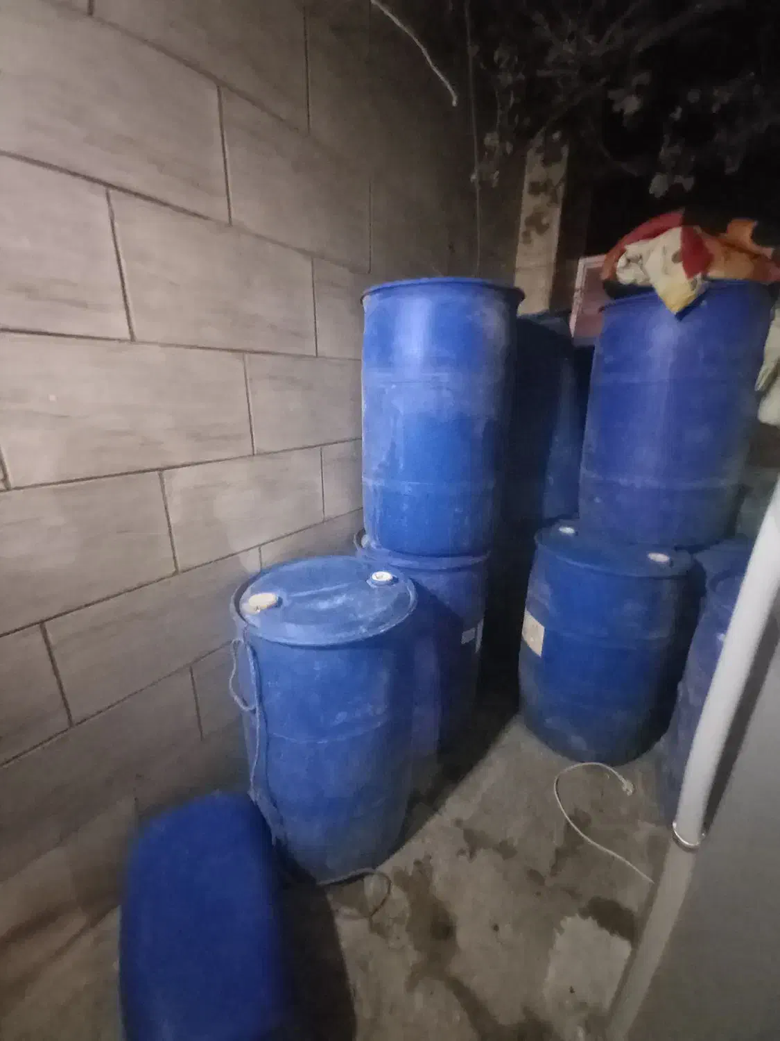 بشکه پلاستیکی‌۲۲۰لیتری‌و۱۶۰و۶۰‌لیتری‌|مصالح و تجهیزات ساختمان|درمیان, |دیوار