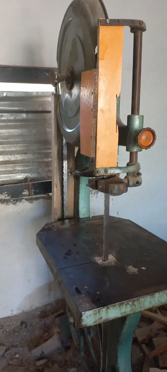 اره فلکه|ماشین‌آلات صنعتی|گهواره, |دیوار