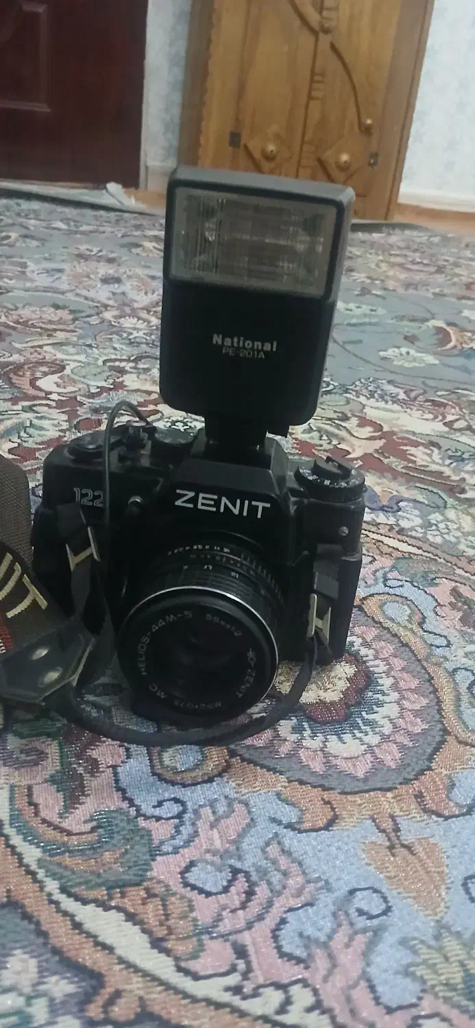دوربین عکاسی عتیقه ZENIT|کلکسیون اشیاء عتیقه|قرچک, زیبا شهر|دیوار