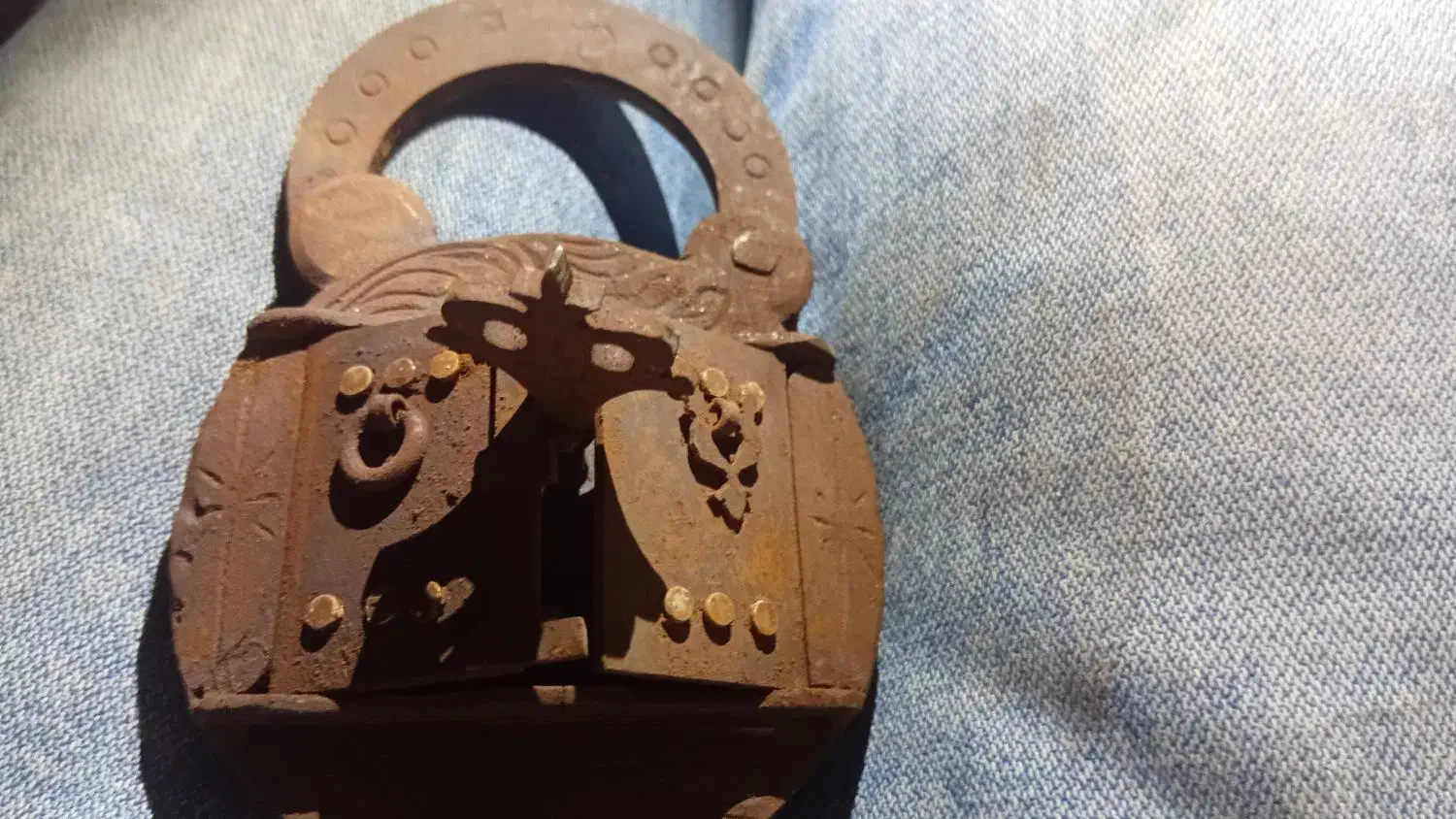 قفل کلیدقدیمی|کلکسیون اشیاء عتیقه|یزد, |دیوار