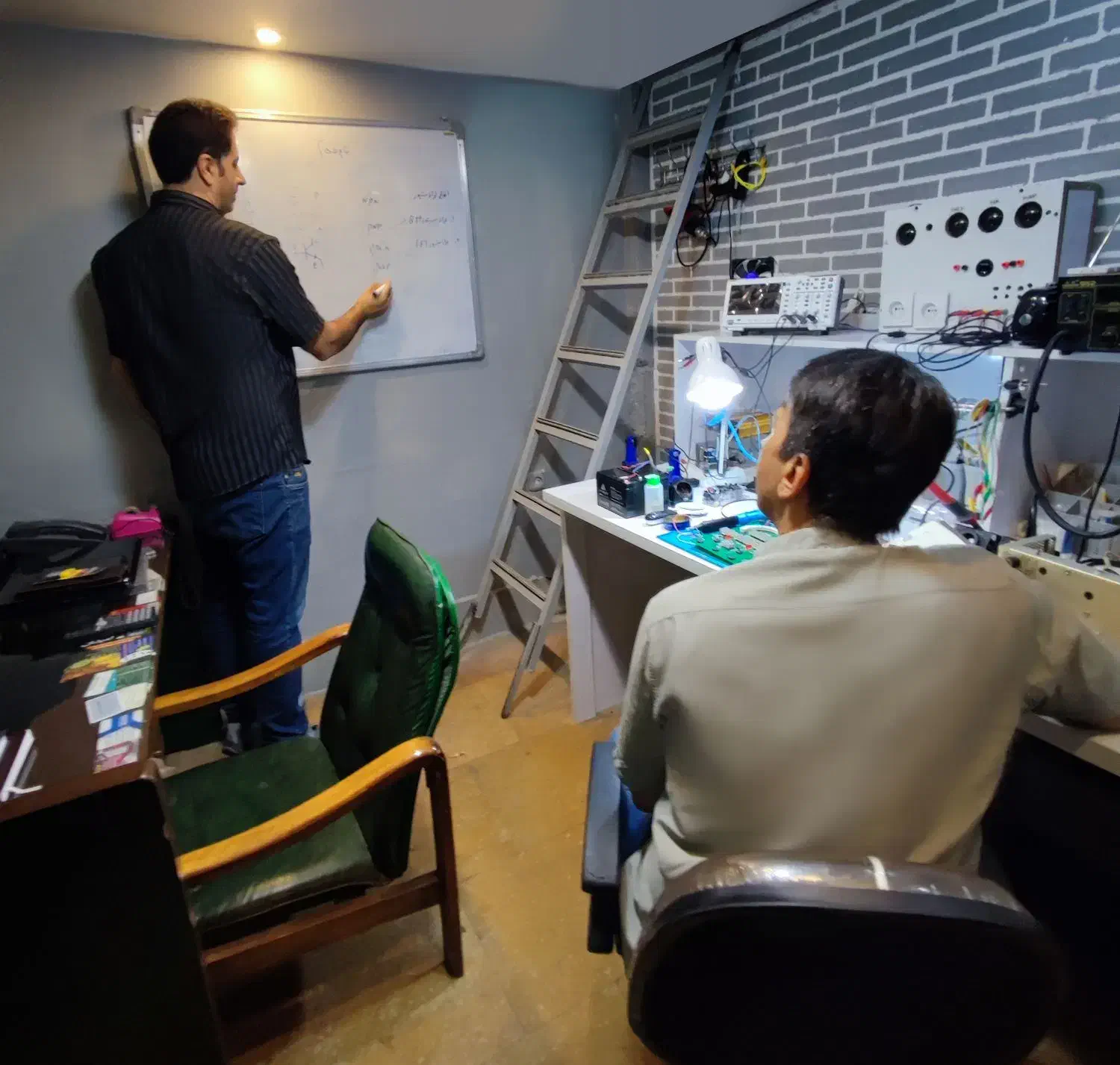 آموزش تعمیر برد الکترونیکی|خدمات آموزشی|تهران, تهرانسر شمالی|دیوار