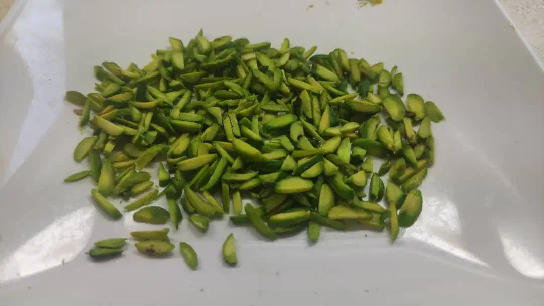 تعدادی نیروی کارساده جهت کار در کارگاه فرآوری پسته|استخدام صنعتی، فنی، مهندسی|کرمان, |دیوار