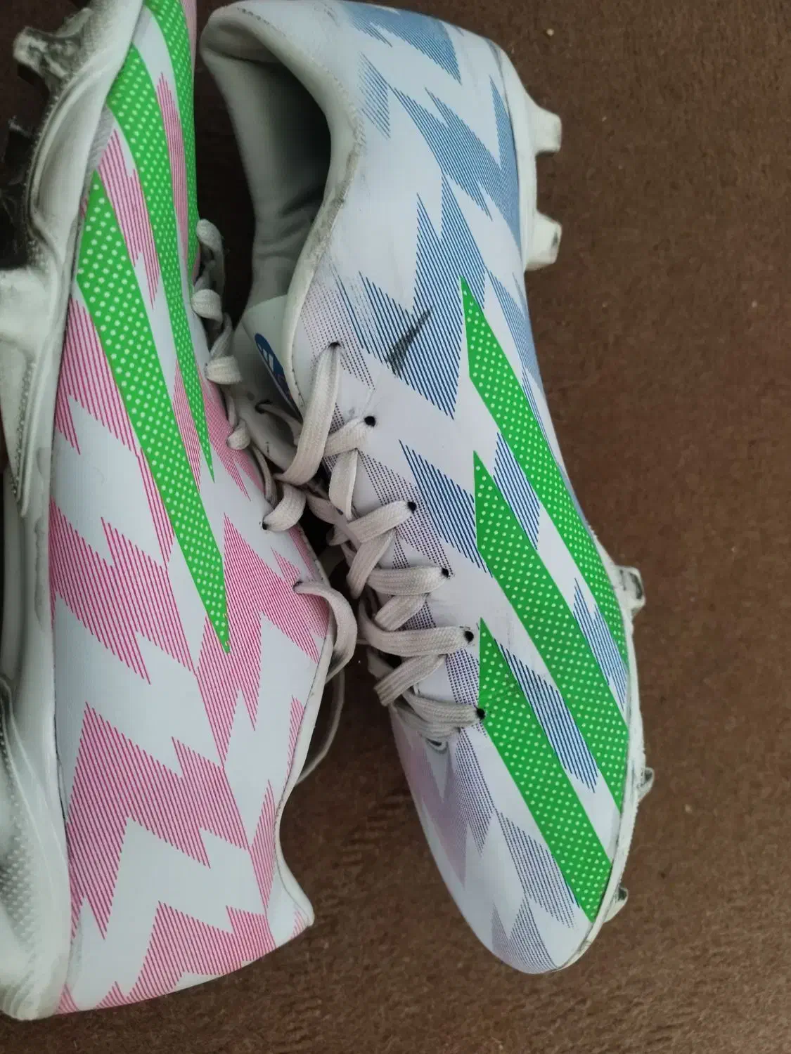 کفش فوتبال چمنی|کیف، کفش، کمربند|ابریشم, |دیوار