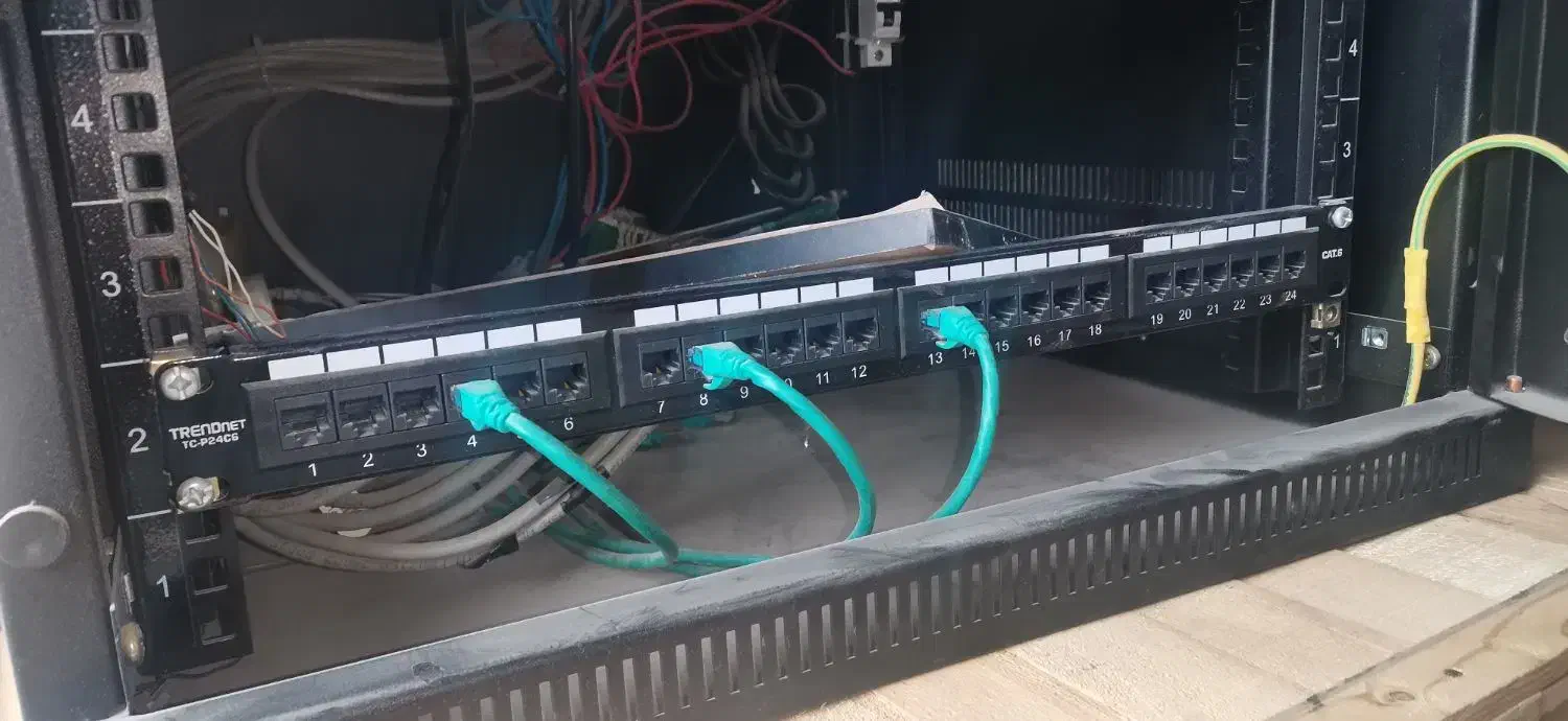 سوئیچ 16 پورت دی لینک DES-1016D|مودم و تجهیزات شبکه|کرمانشاه, |دیوار