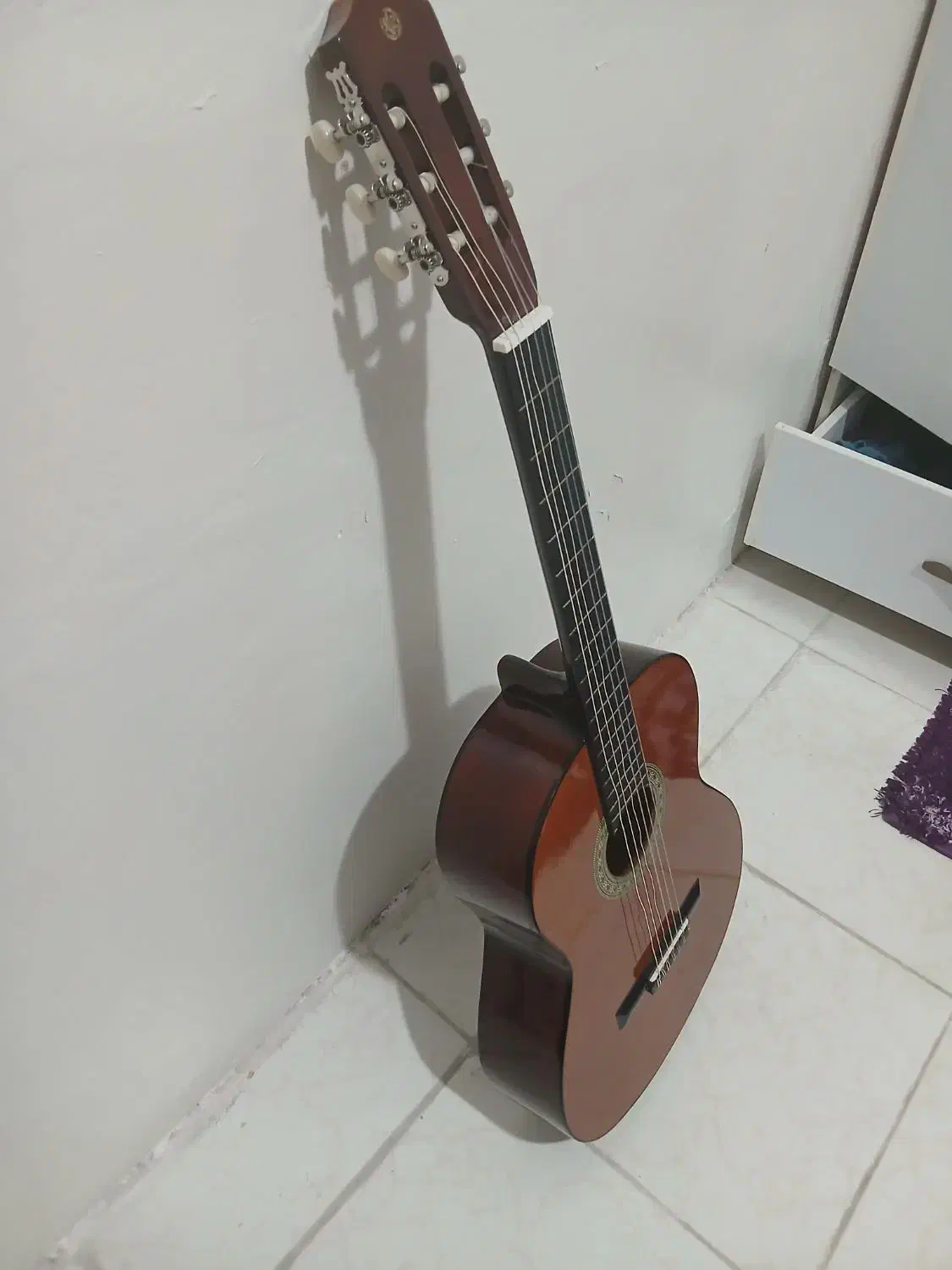 گیتار یاماها c40|گیتار، بیس، امپلیفایر|رشت, کاکتوس|دیوار