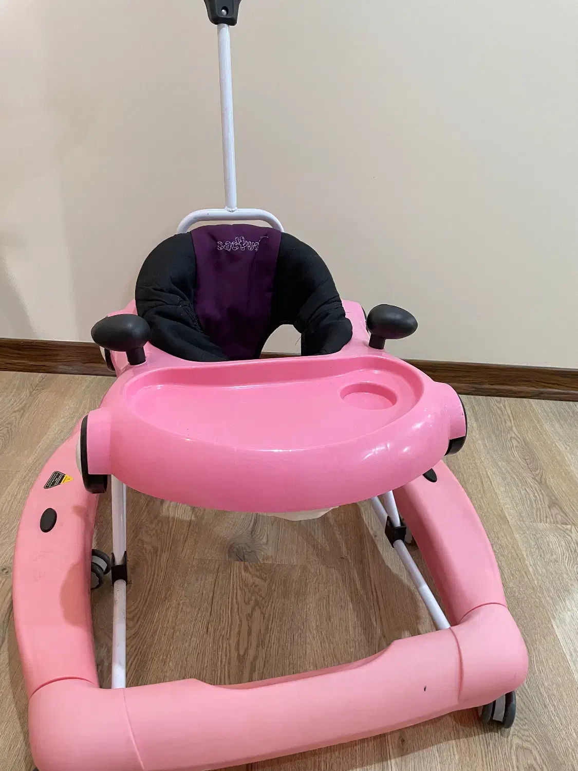 روروئک‌دلیجان|اسباب و اثاث بچه|رودهن, |دیوار