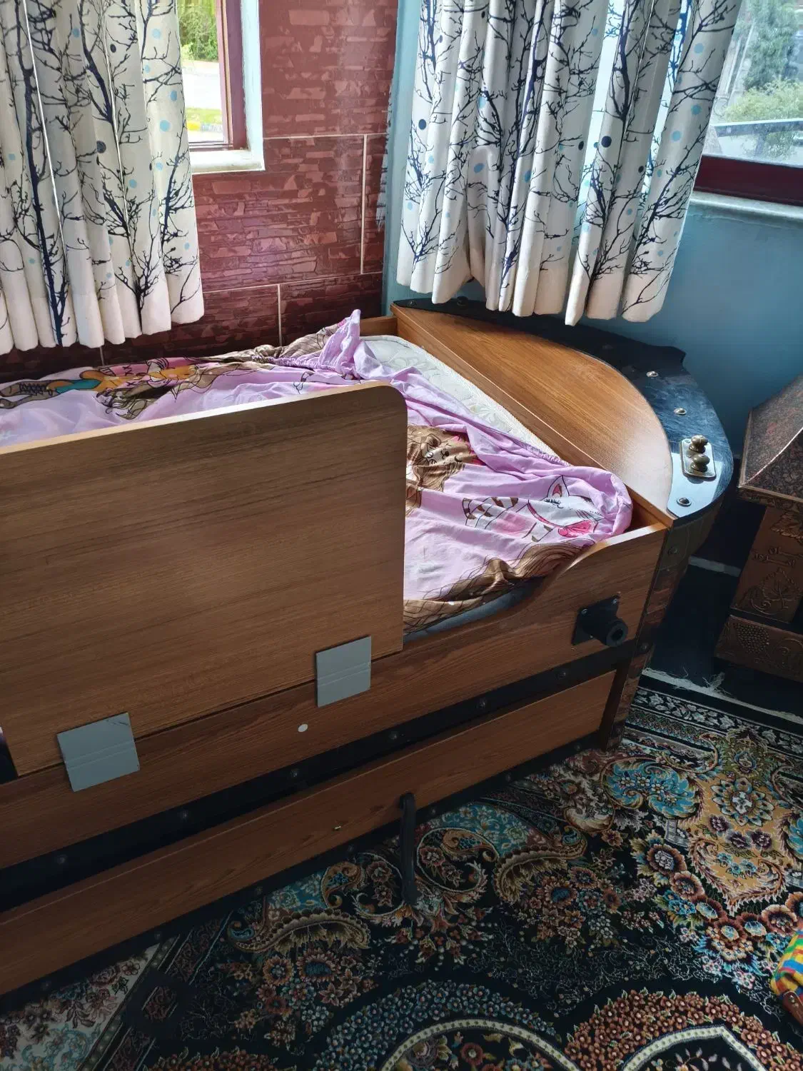 تخت مدل کشتی اپادانا|تخت و سرویس خواب|نور, |دیوار