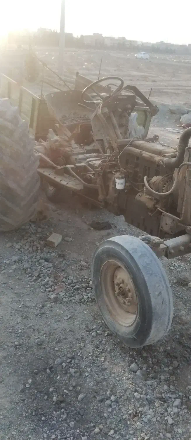 تراکتور اوراقی|خودرو سنگین|رباط‌کریم, رباط‌کریم|دیوار