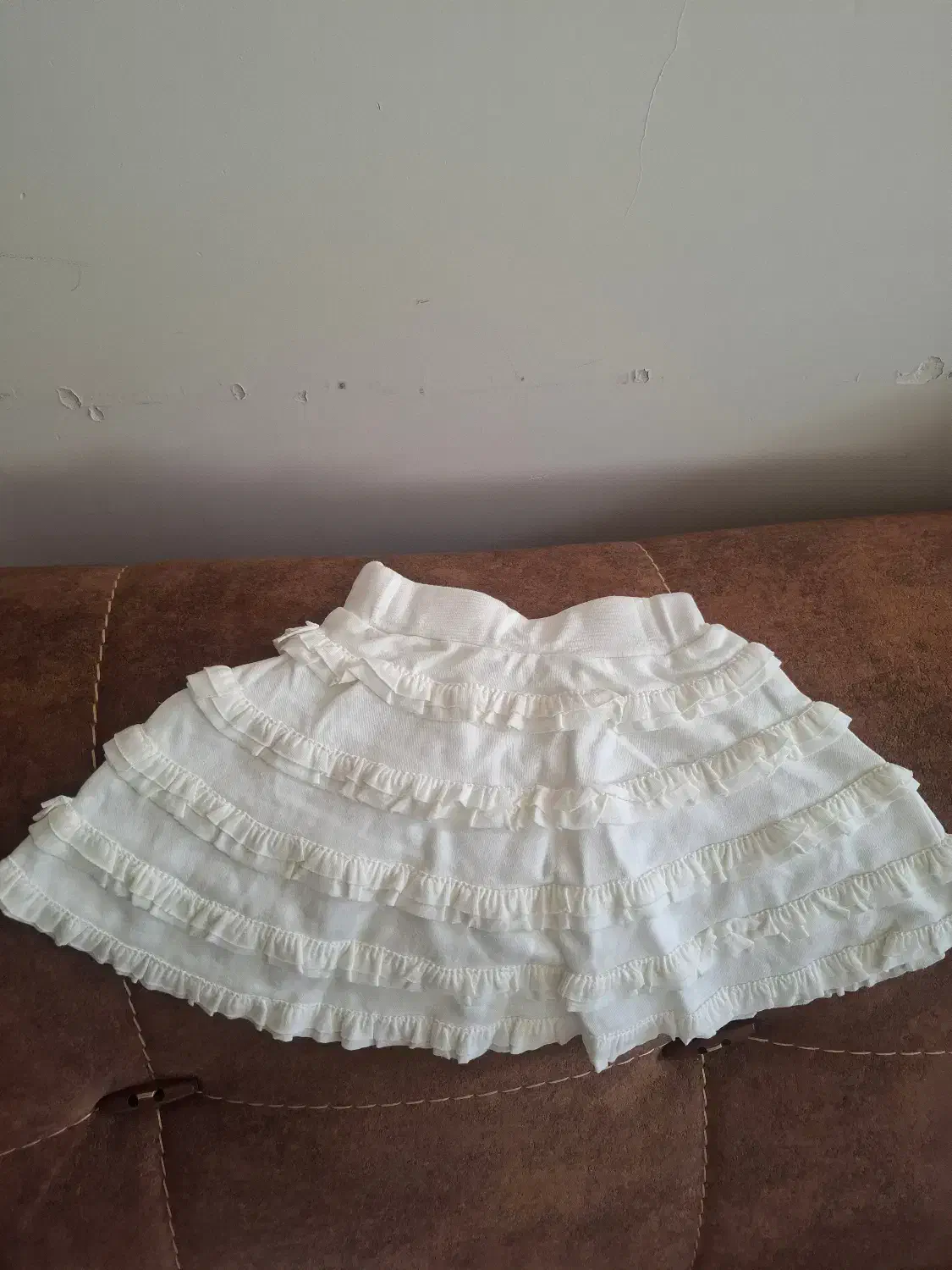 دامن سفید چین دار|کفش و لباس بچه|اصفهان, جلالیه|دیوار