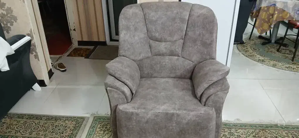 مبل ۶ نفره|مبلمان خانگی و میز عسلی|شیراز, قلعه شاهزاده بیگم|دیوار