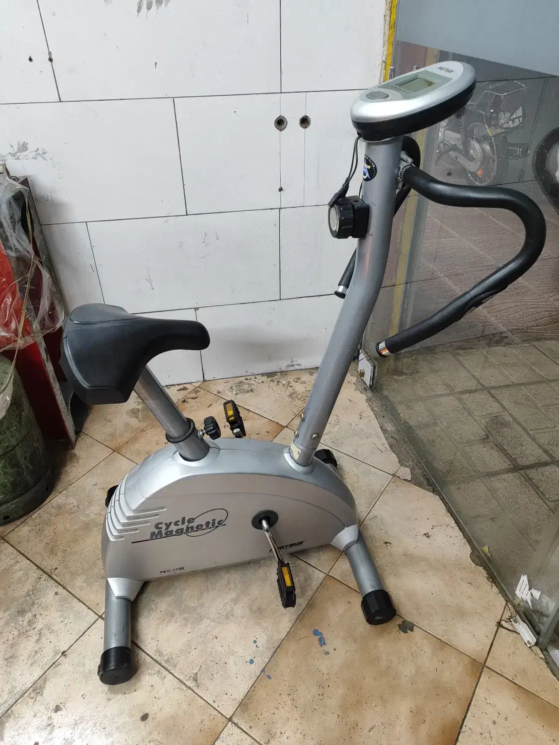 دوچرخه ثابت proteus pec 1735 تایوانی|تجهیزات ورزشی|ری, علایین|دیوار