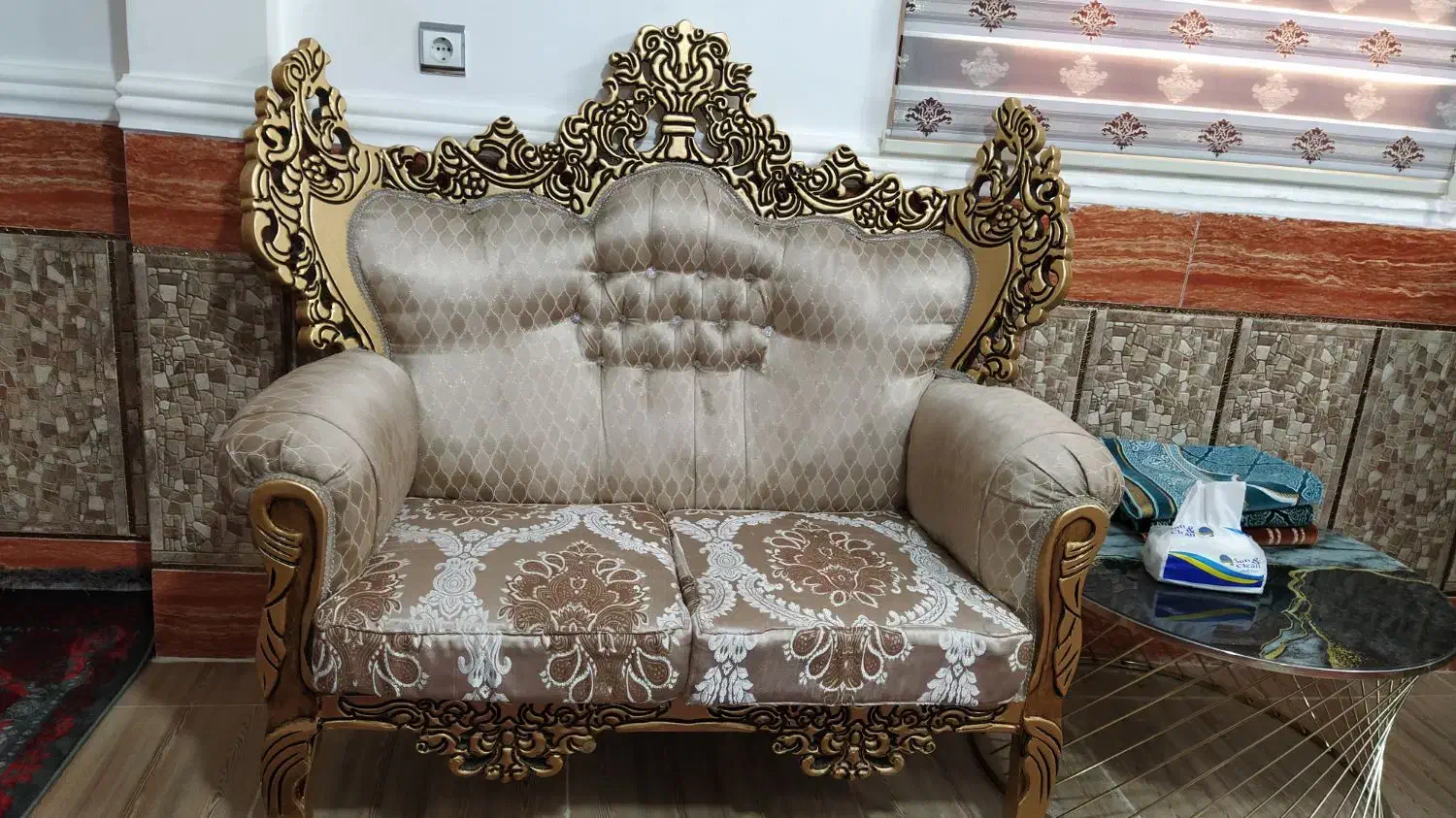 مبل سلطنتی به همراه جلو مبلی|مبلمان خانگی و میز عسلی|زاهدان, |دیوار