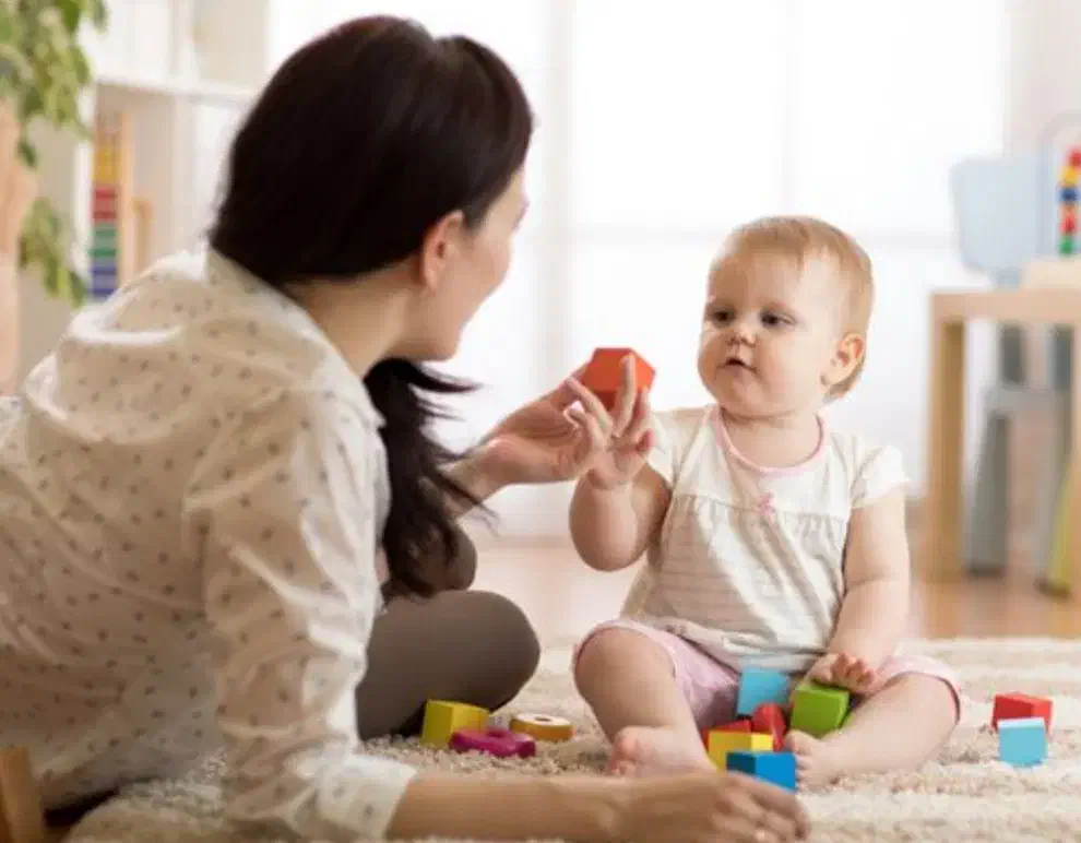 پرستار کودک وسالمند پوشکی و غیر پوشکی + نظافت منزل|خدمات نظافت|بروجرد, |دیوار