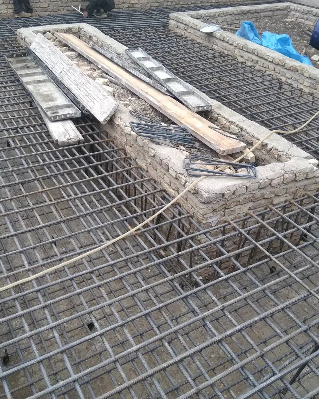 آرماتوربندی و بنایی و سیمانکاری و شیب بندی|خدمات پیشه و مهارت|اردبیل, |دیوار