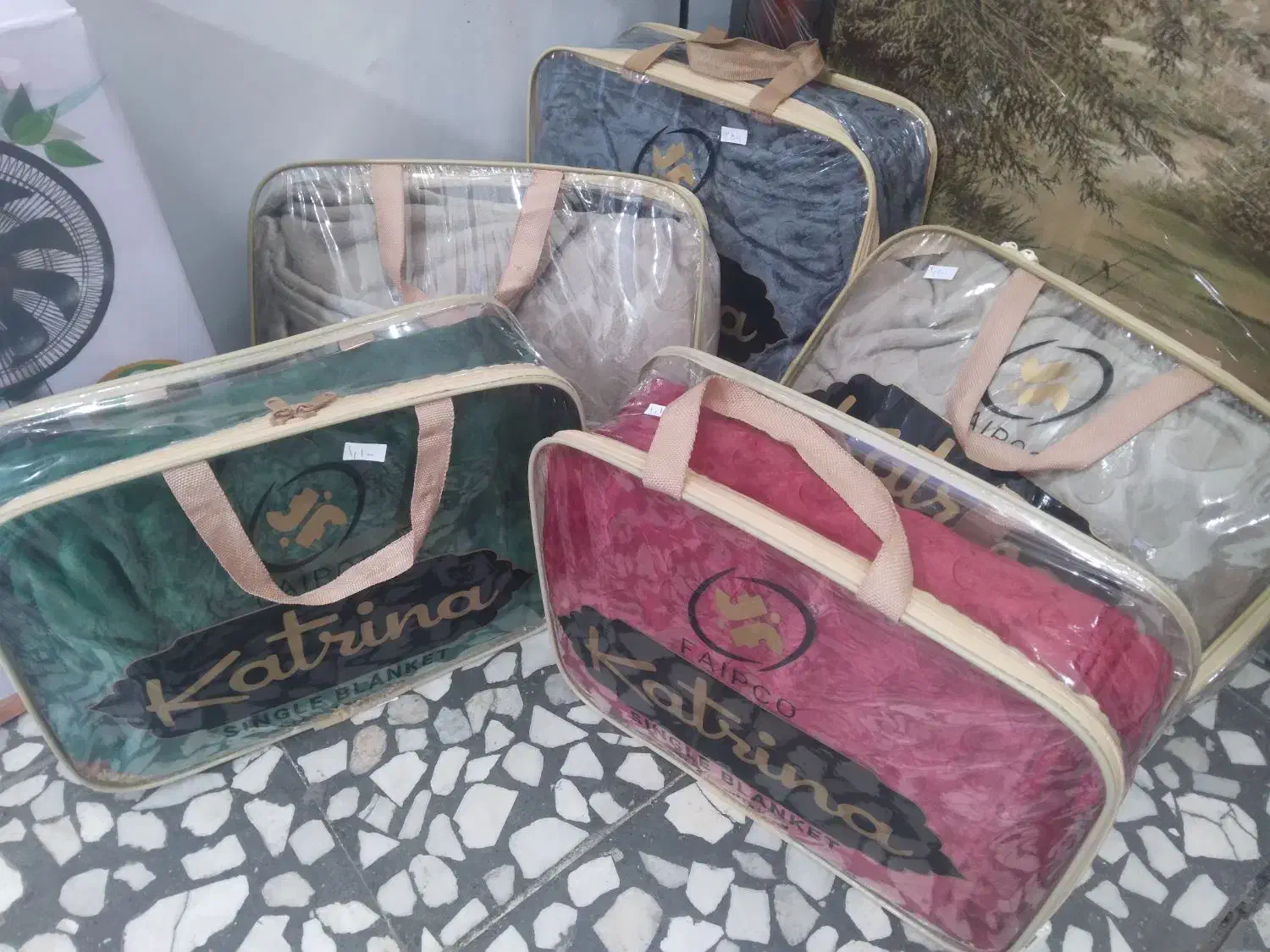 پتو ژله ای|رختخواب، بالش، پتو|صومعهسرا, |دیوار