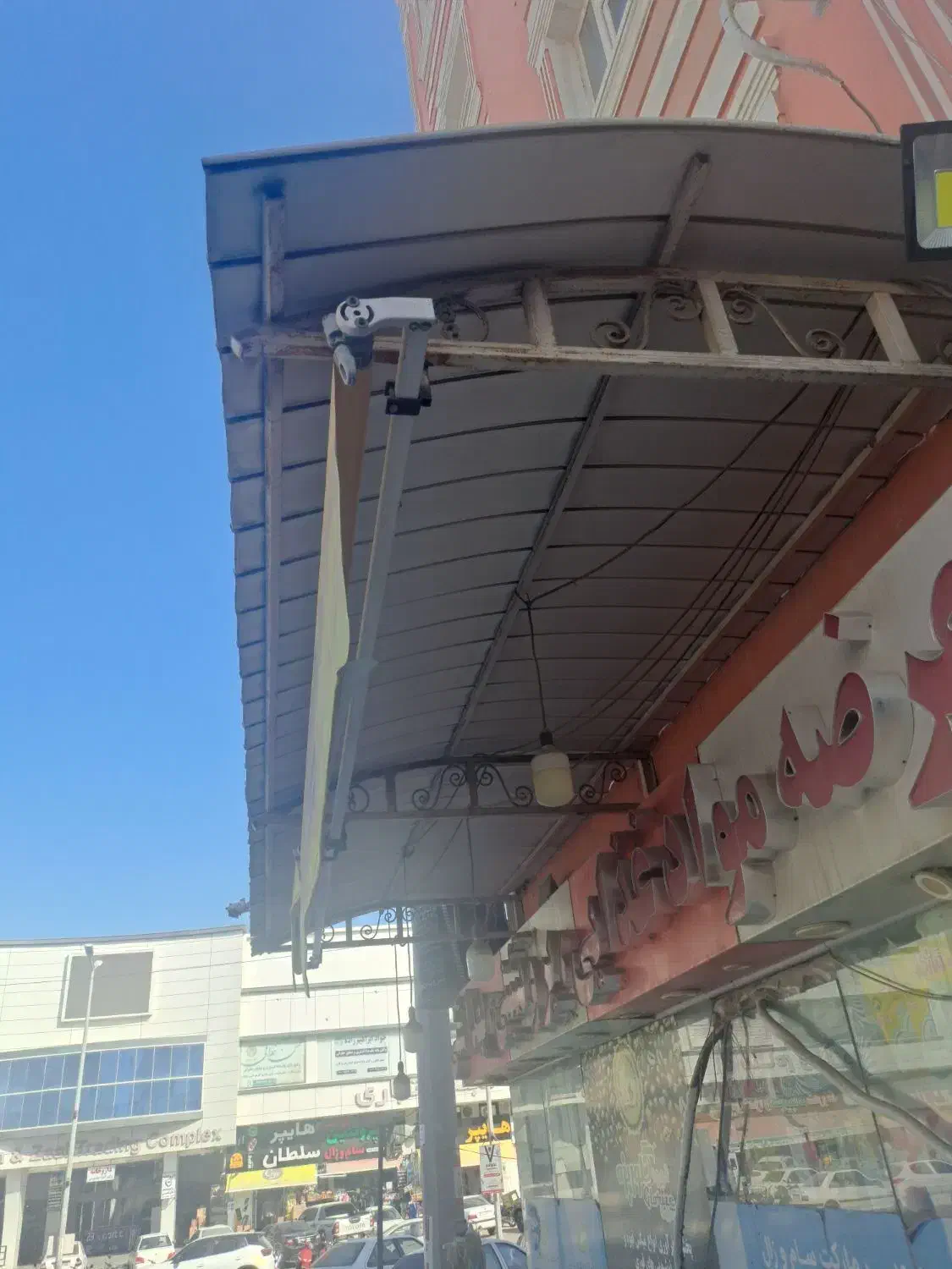 ۱عدد سایبان فلزی بازیر ساخت محکم بفروش میرسد|فروشگاه و مغازه|قشم, |دیوار