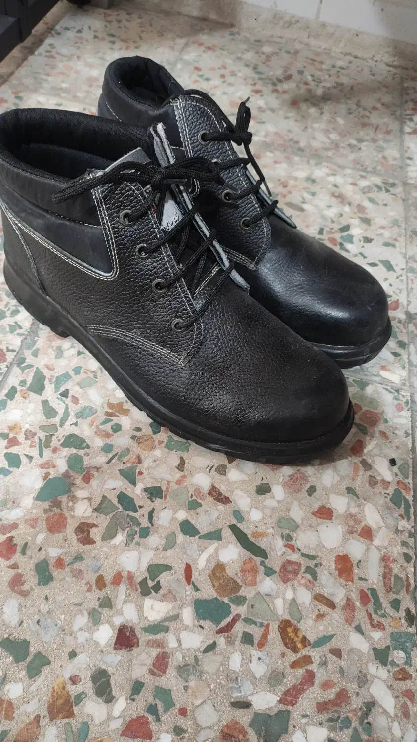 کفش ایمنی|کیف، کفش، کمربند|فولادشهر, B1|دیوار