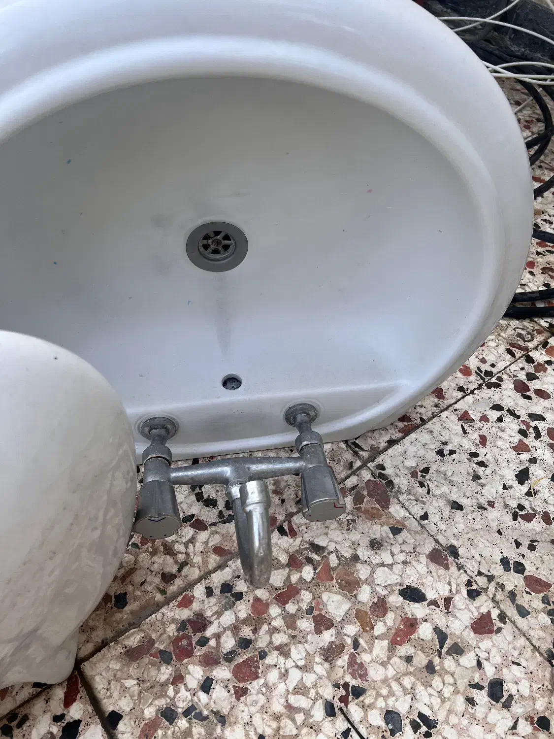 روشویی سرامیکی پایه دار|لوازم سرویس بهداشتی|گنبد کاووس, |دیوار