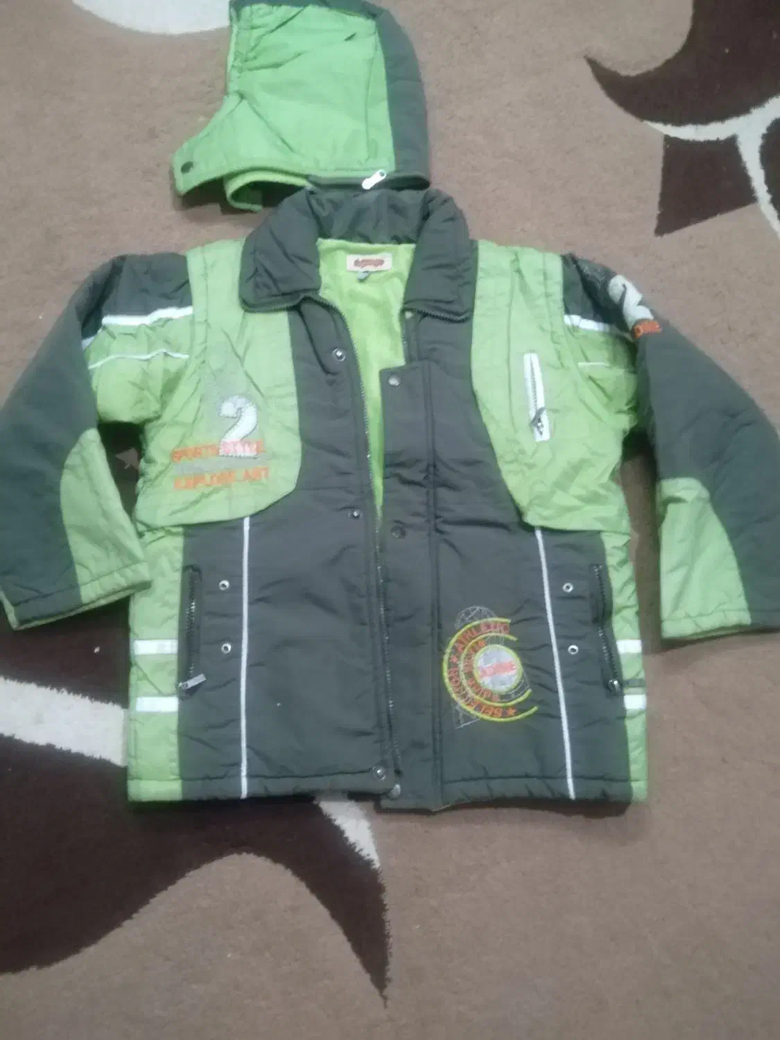 کاپشن|کفش و لباس بچه|قدس, شهر‌قدس|دیوار