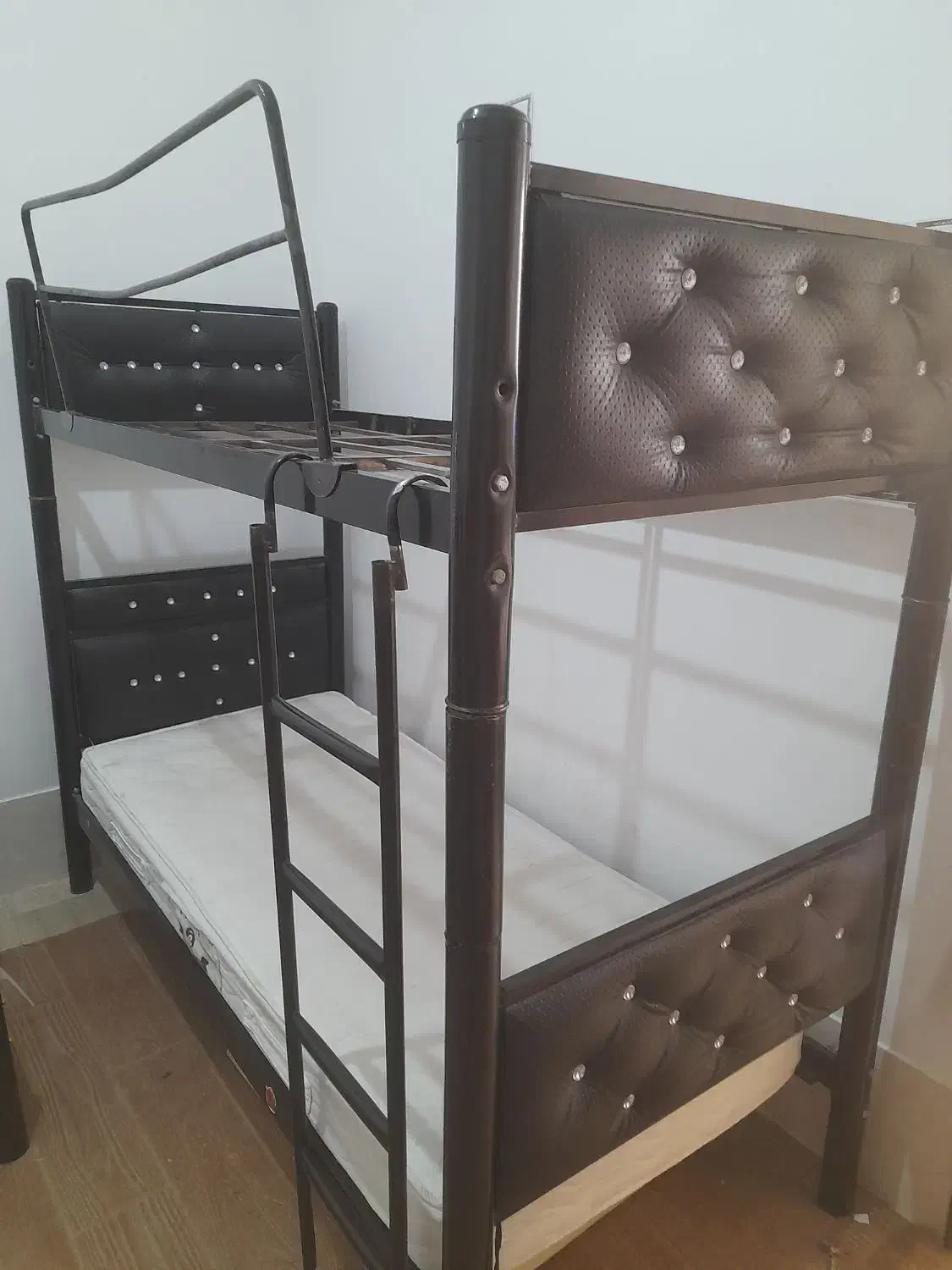 تخت دو طبقه فلزی|تخت و سرویس خواب|قنوات, |دیوار