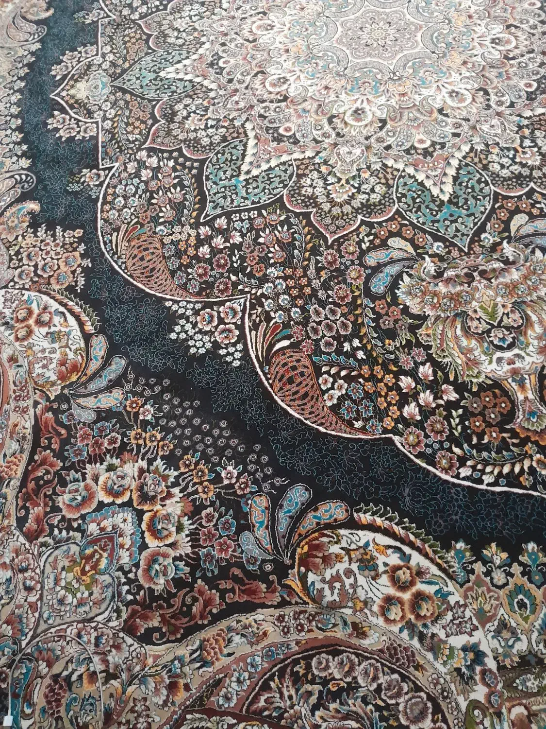 فرش دستبافت گونه|فرش|شهریار, کهنز|دیوار