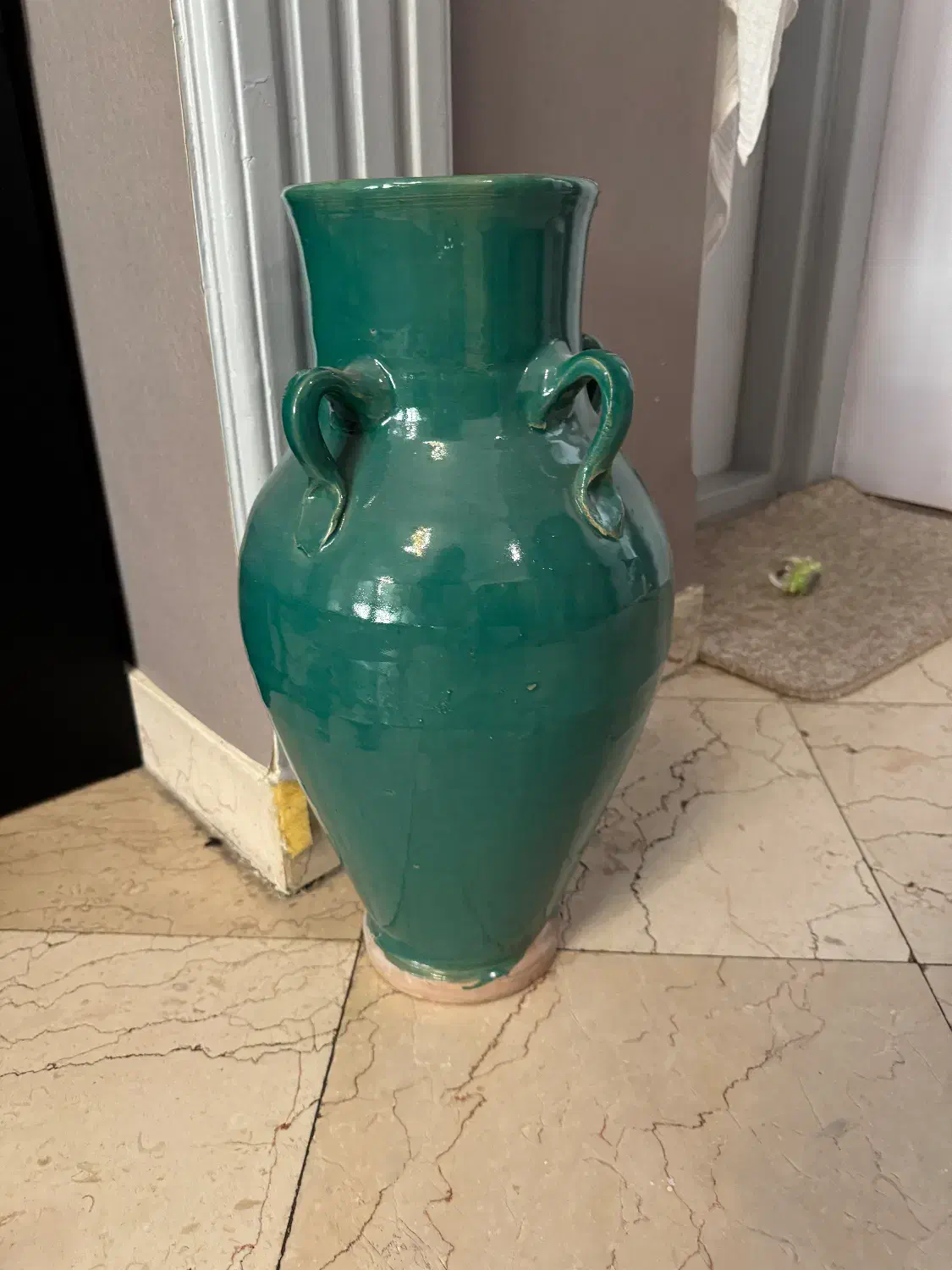 کوزه یا گلدان تزیینی|مجسمه، تندیس، ماکت|تهران, سازمان برنامه جنوبی|دیوار