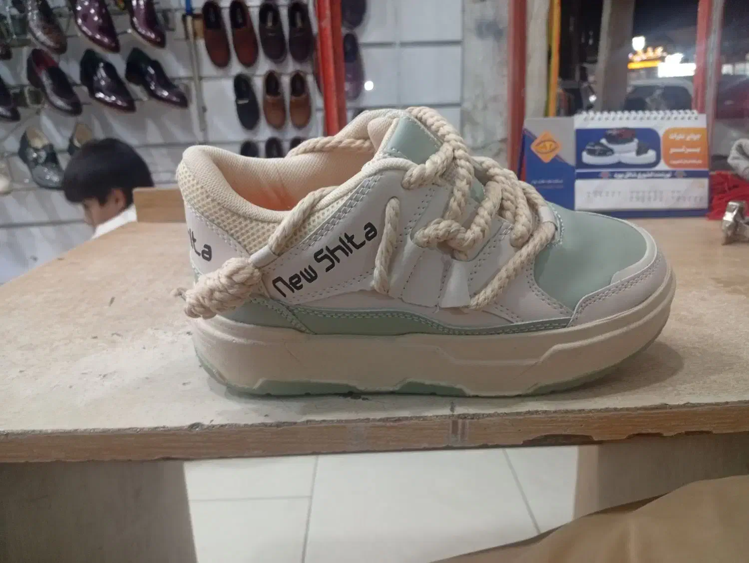 کفش اسپورت مدرسه ای|کیف، کفش، کمربند|ایرانشهر, |دیوار