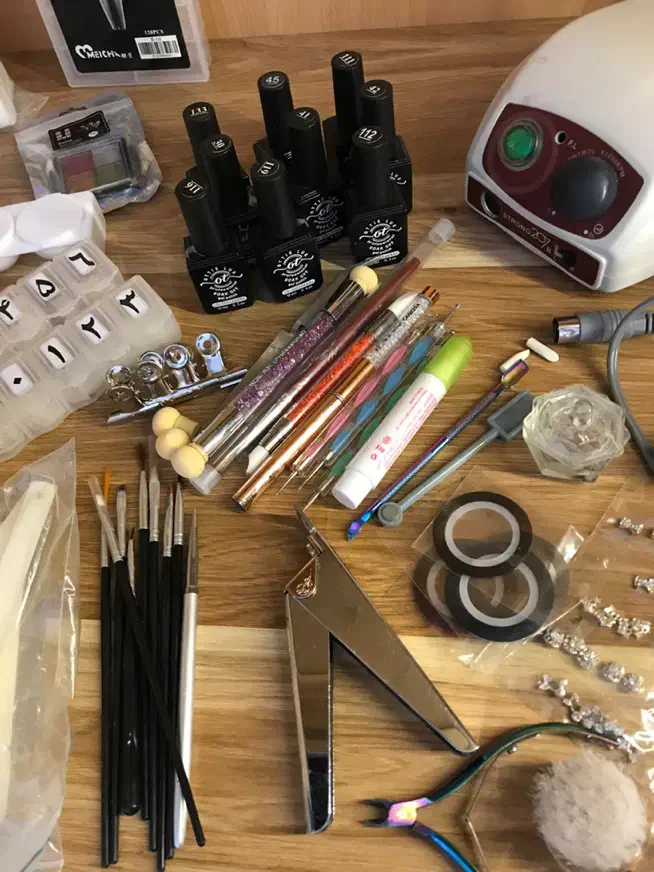 وسایل کاشت ناخن|آرایشگاه و سالن‌های زیبایی|اندیشه, اندیشه فاز ۲|دیوار