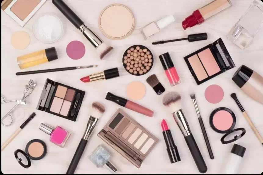 فروشنده خانم فروشگاه ارایشی بهداشتی|استخدام بازاریابی و فروش|گرگان, |دیوار