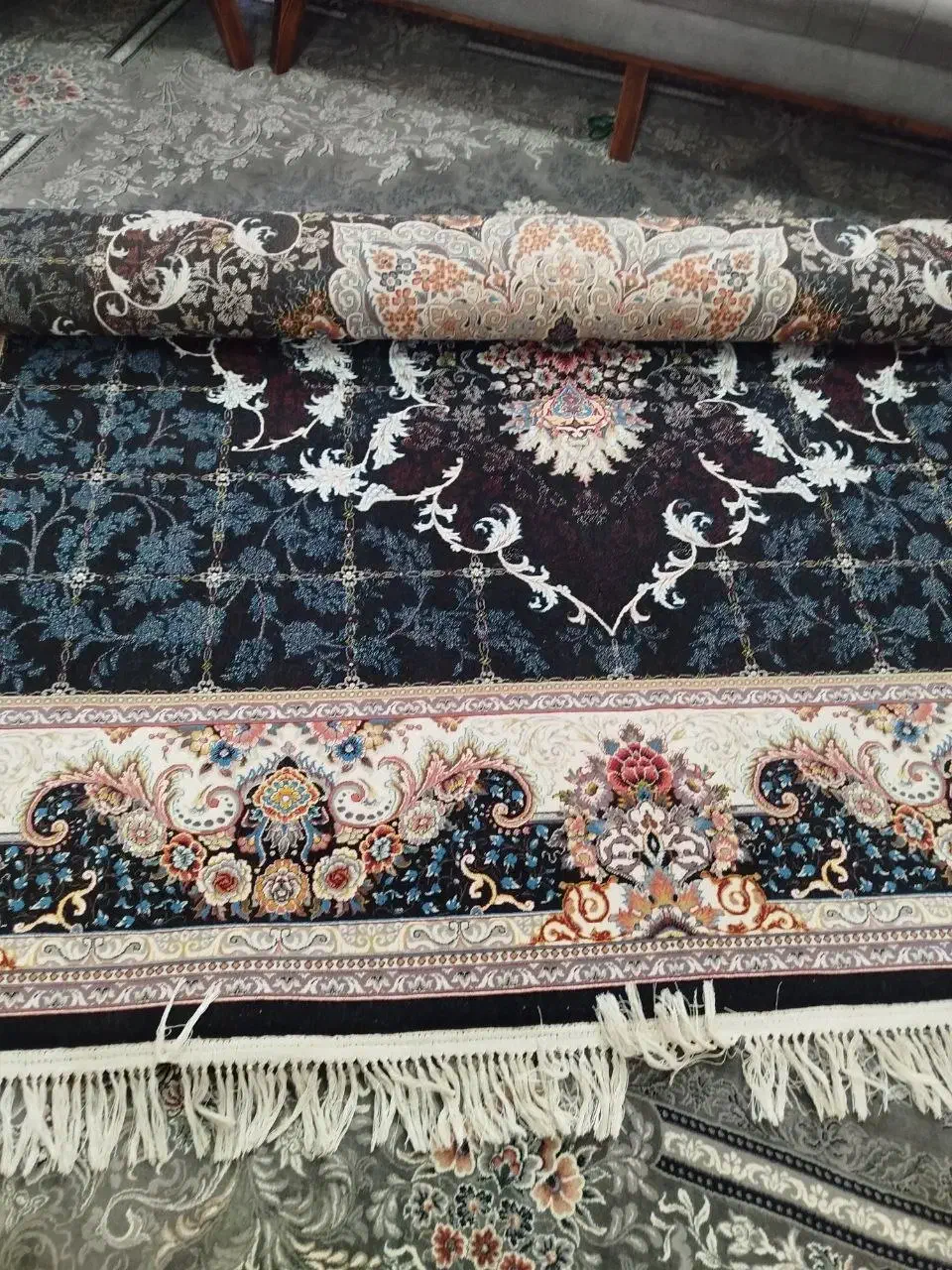 فروش فوری لوازم خانگی به دلیل جابجایی|فرش|رشت, پیرکلاچای|دیوار