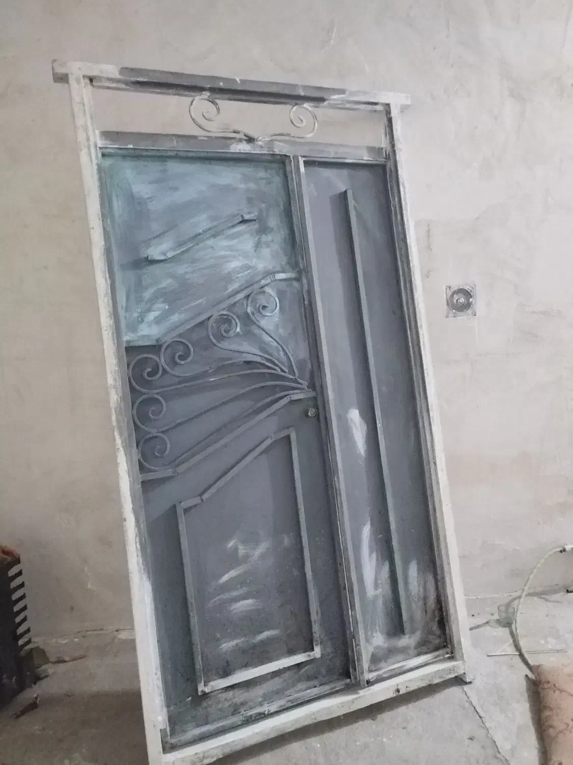 درب حیاط و ۲ عدد پنجره|مصالح و تجهیزات ساختمان|اردبیل, |دیوار