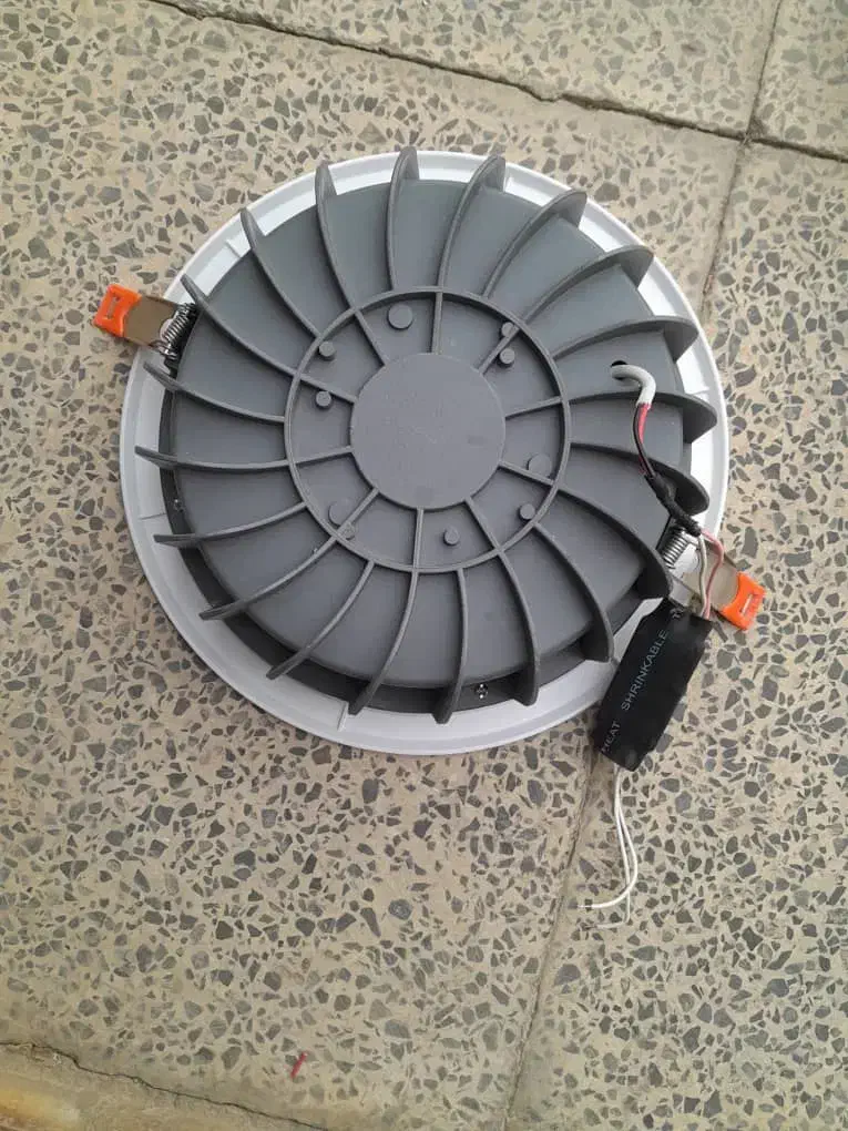 چراغ سقفی تو کار ۳۶ وات در حد نو|لامپ و چراغ|اندیشه, شهرک صدف|دیوار