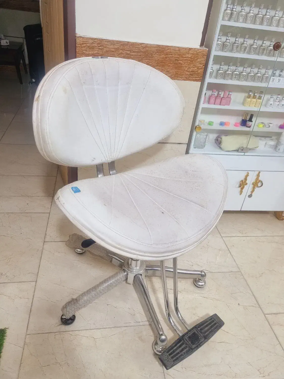 صندلی جکدار|آرایشگاه و سالن‌های زیبایی|برخوار, |دیوار