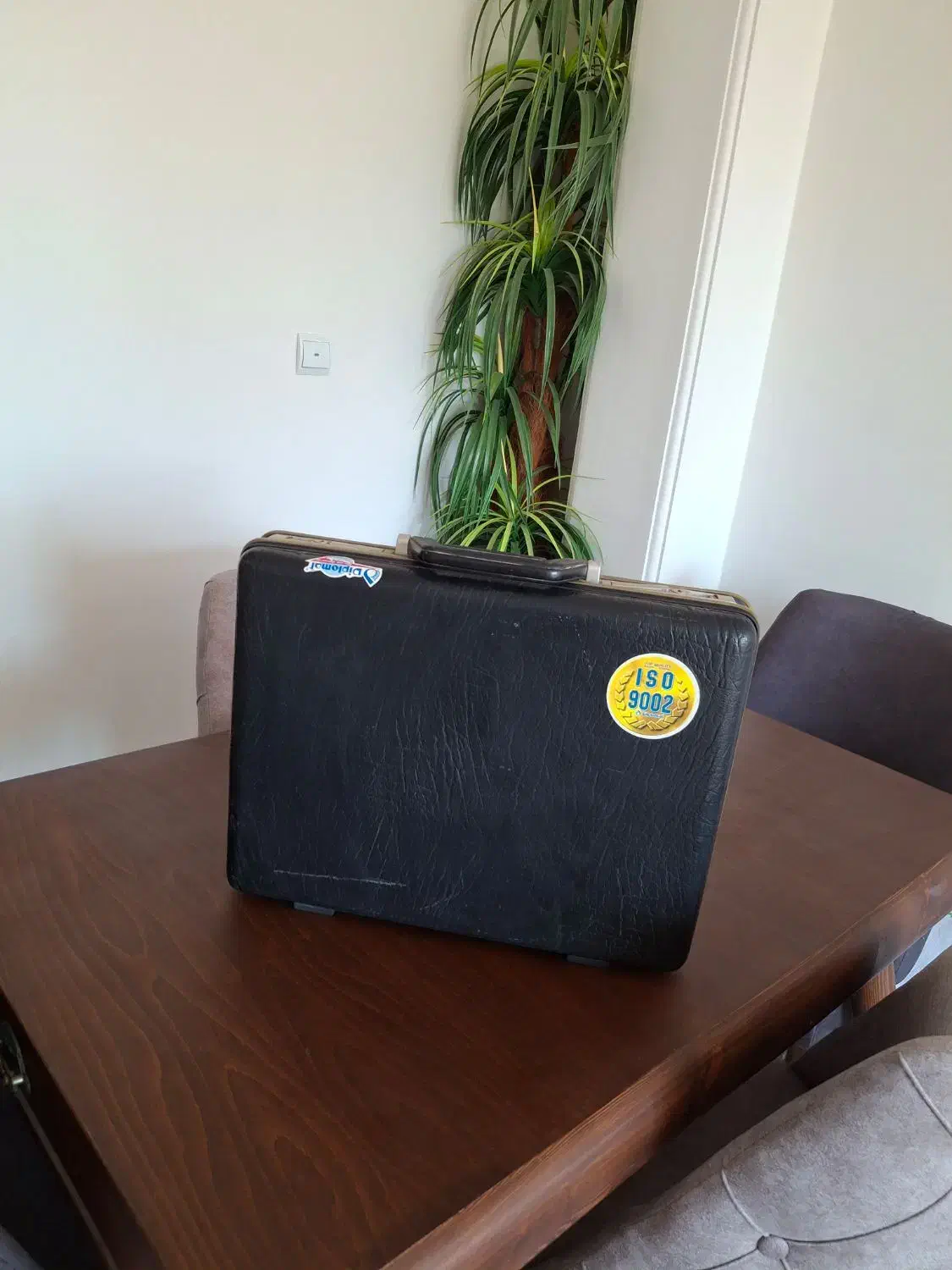 فروش فوری سامسونت دیپلمات سالم و رمز و کلیدارزدار|کیف، کفش، کمربند|خرمآباد, |دیوار