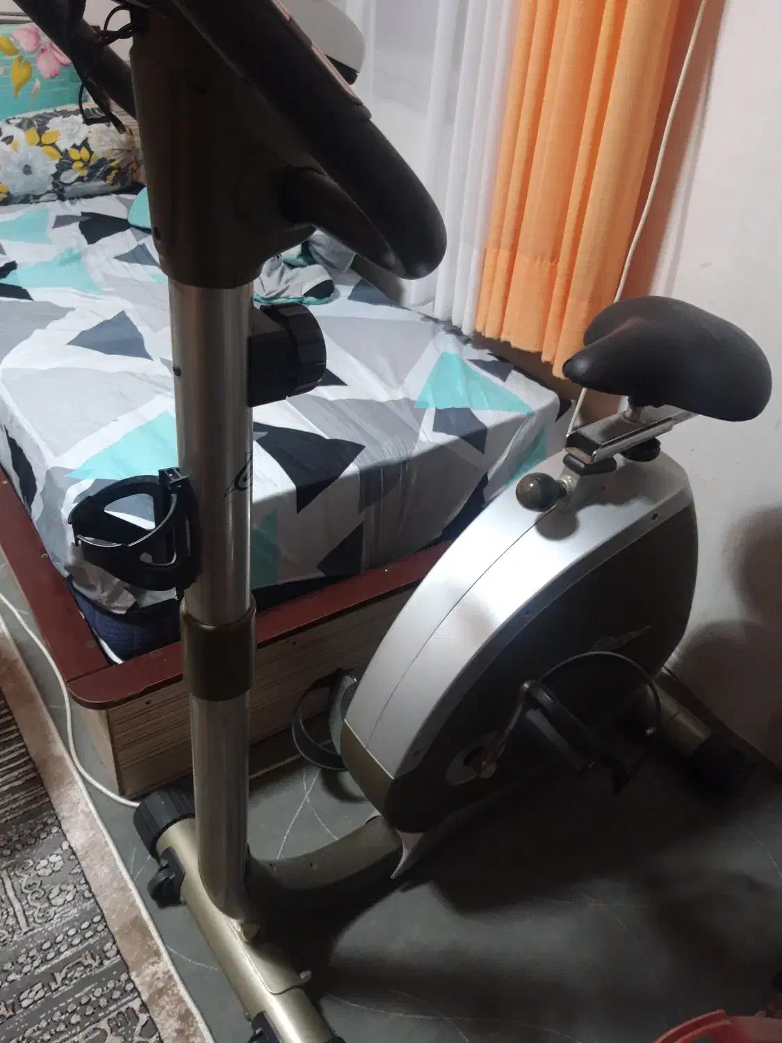 دوچرخه ثابت ورزشی|تجهیزات ورزشی|رشت, جانبازان|دیوار