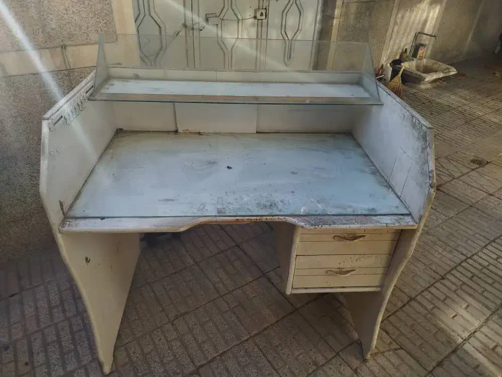 ویترین ومیز کار|بوفه، ویترین، کنسول|بروجرد, |دیوار