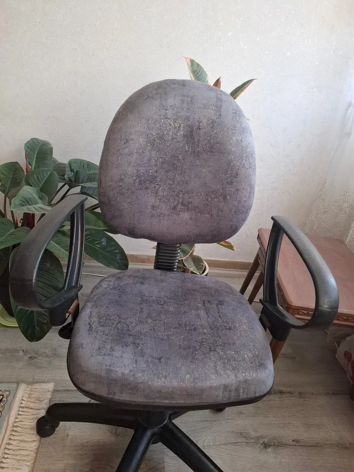 صندلی اداری در حد نو|صندلی و نیمکت|اصفهان, کوی شهید کشوری|دیوار