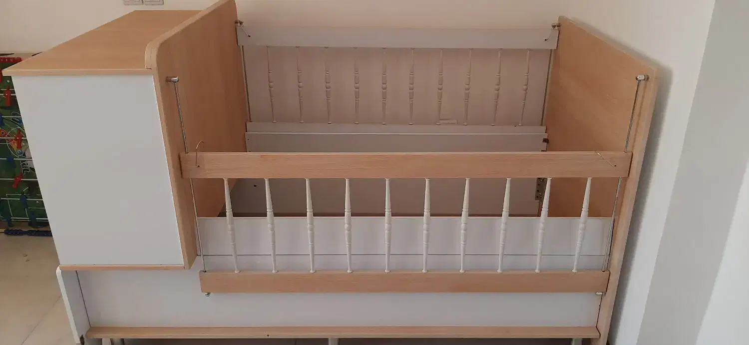 تخت کودک و نوجوان به همراه تشک|تخت و سرویس خواب|شیراز, شهرک گلستان شمالی|دیوار