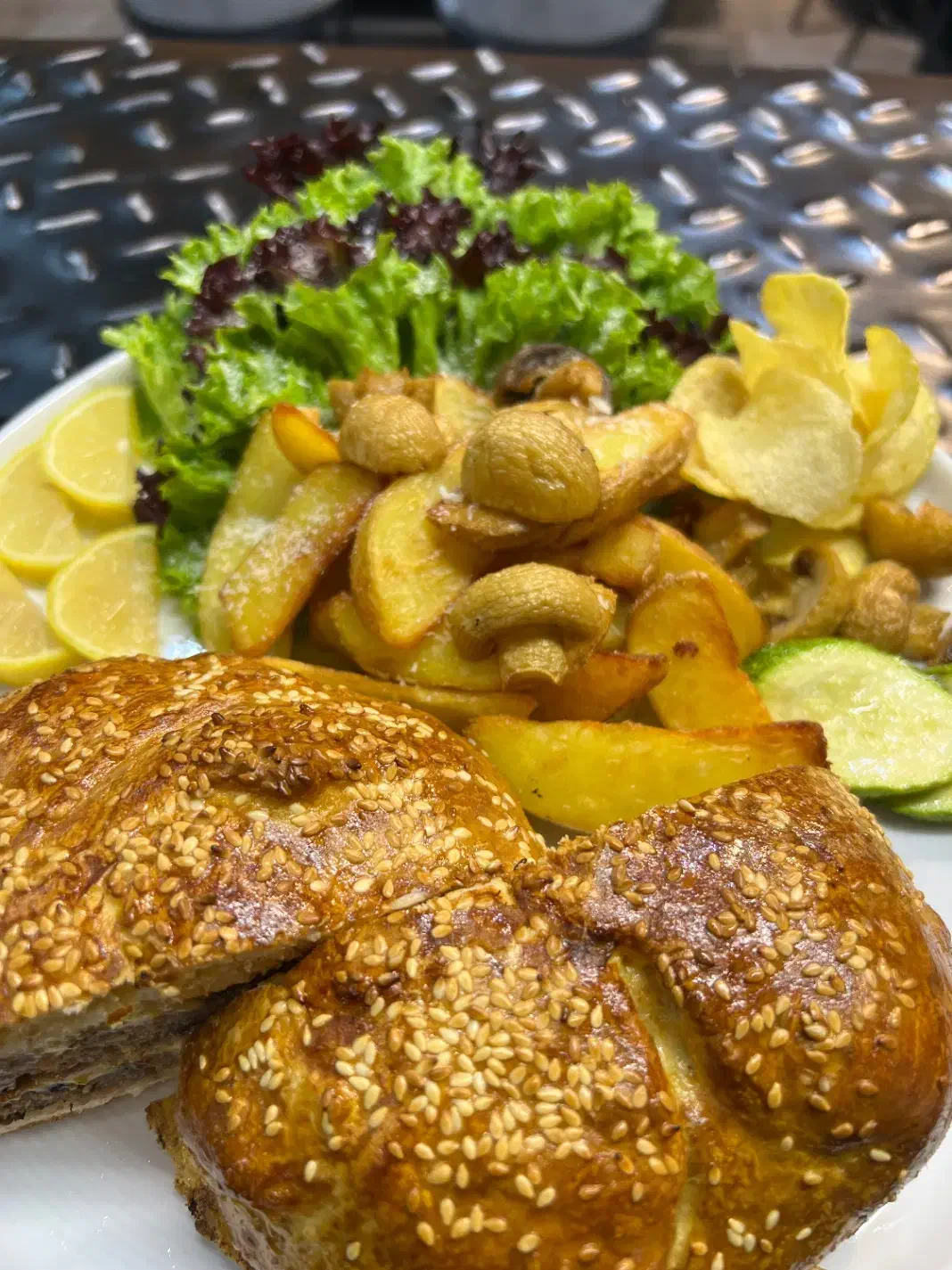 کارگر ساده در فست فود|استخدام خدمات فروشگاه و رستوران|شاهین‌شهر, فردوسی|دیوار