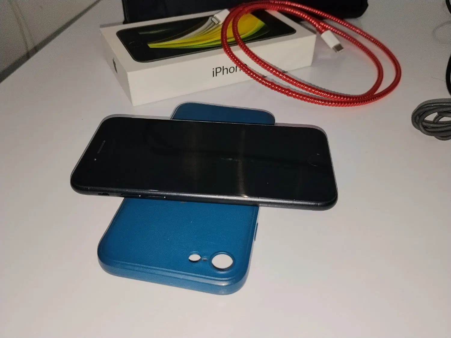 Iphone se2020|موبایل|پرند, فاز ۶|دیوار