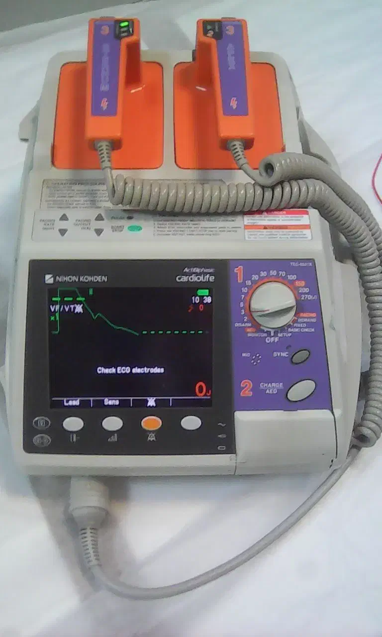 دستگاه الکترو شوک(دفیبریلاتور)|پزشکی|کرج, گلشهر|دیوار