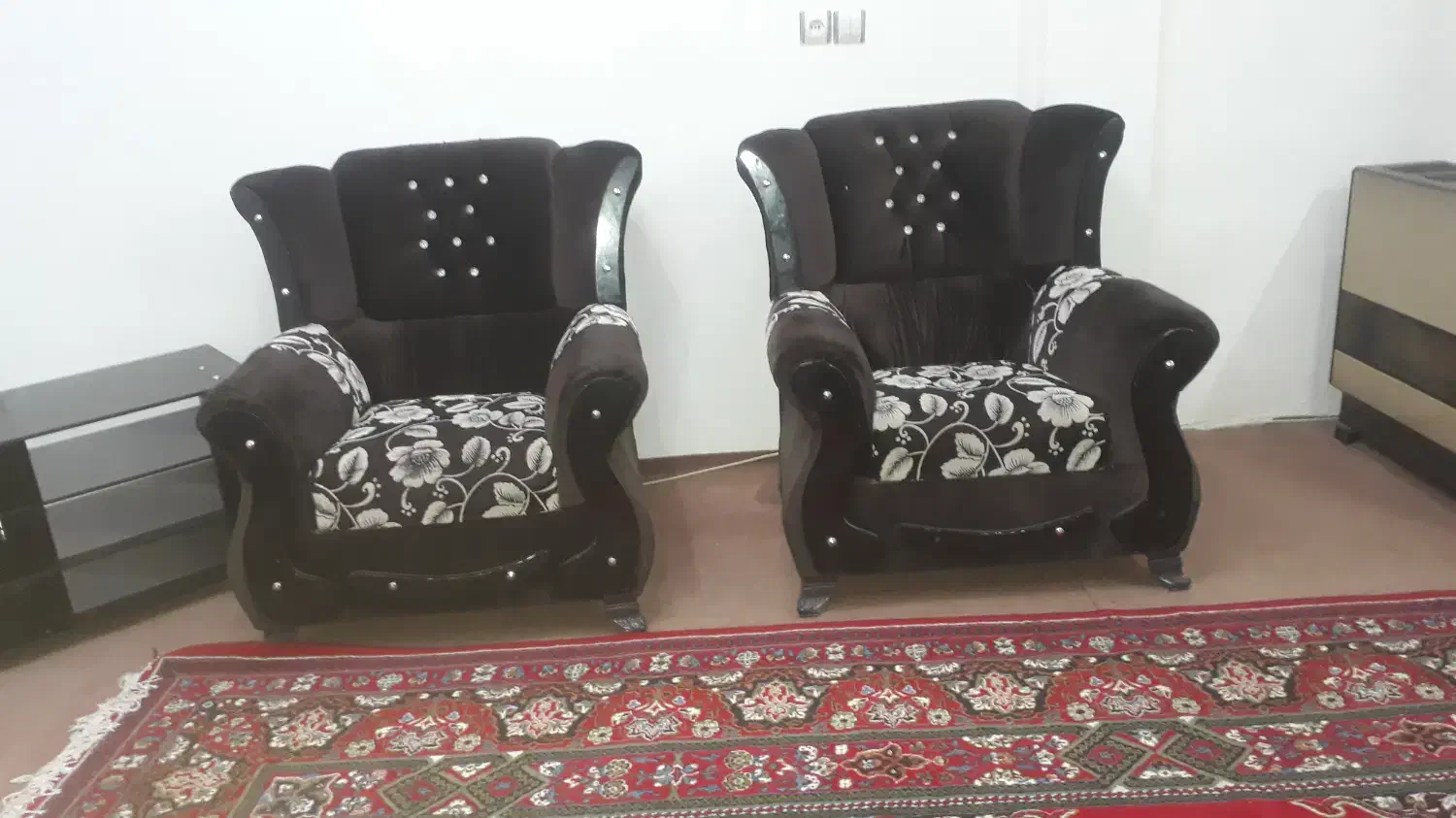 مبل ۷نفره|مبلمان خانگی و میز عسلی|رشت, آزادگان|دیوار