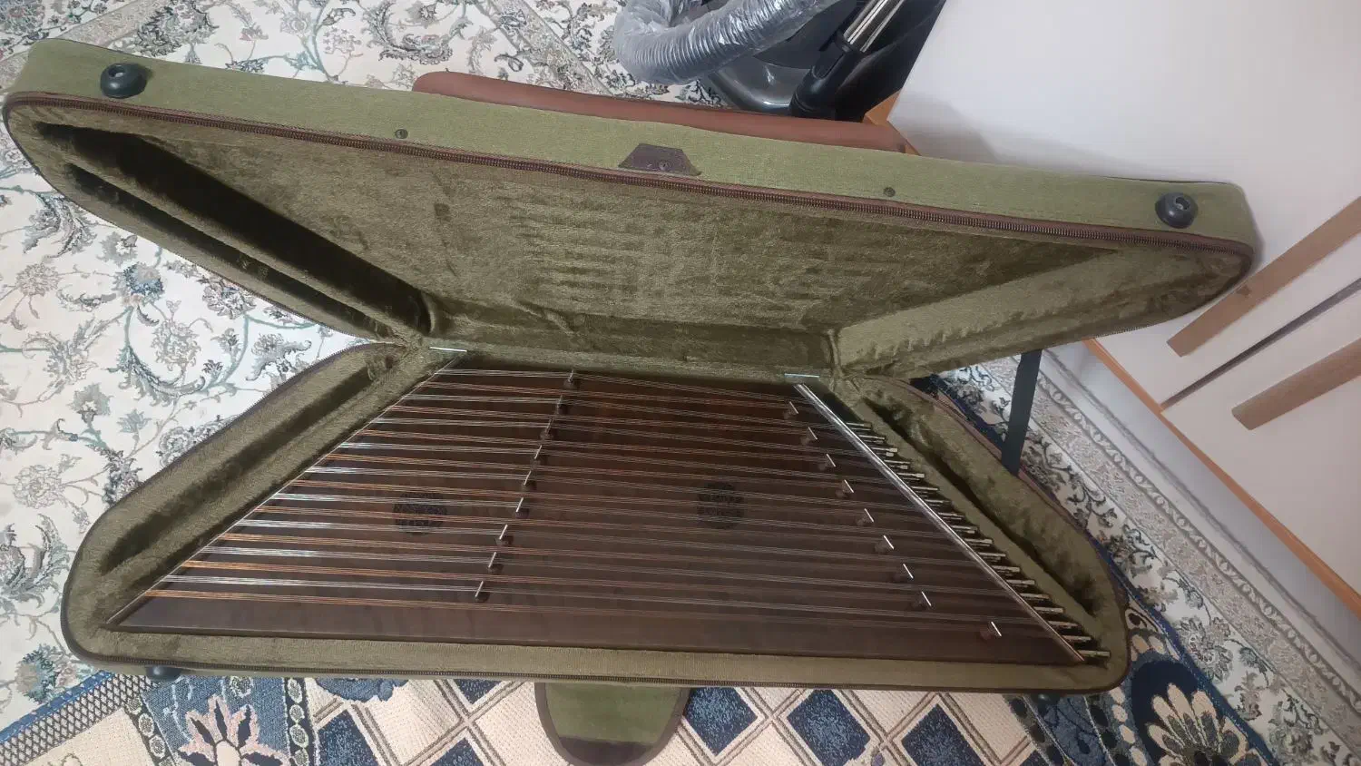 سنتور|سازهای سنتی|اصفهان, کوی ولی عصر|دیوار