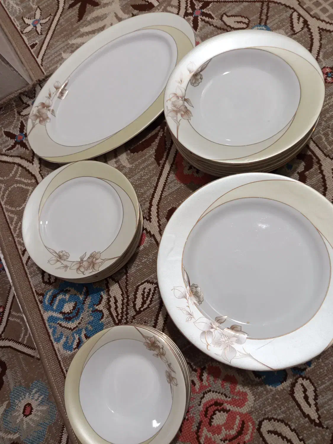 سرویس ۶نفره چینی پردیس|ظروف سرو و پذیرایی|بروجرد, |دیوار