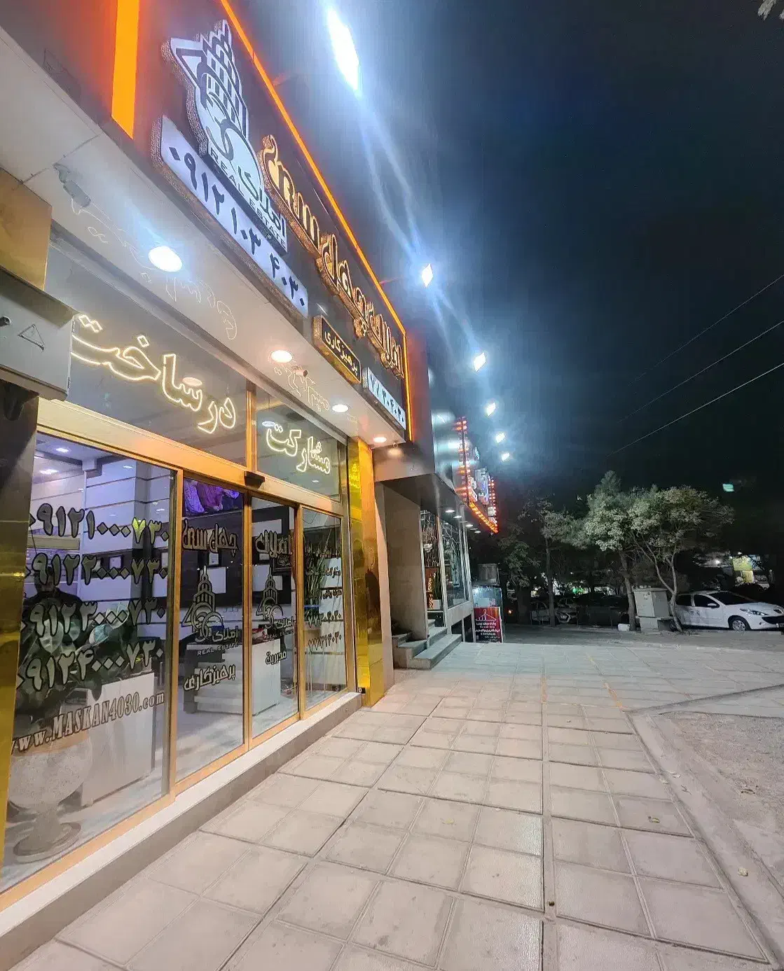 استخدام مشاور مبتدی وحرفه ای درمحیط لوکس و صمیمی|استخدام بازاریابی و فروش|تهران, حکیمیه|دیوار