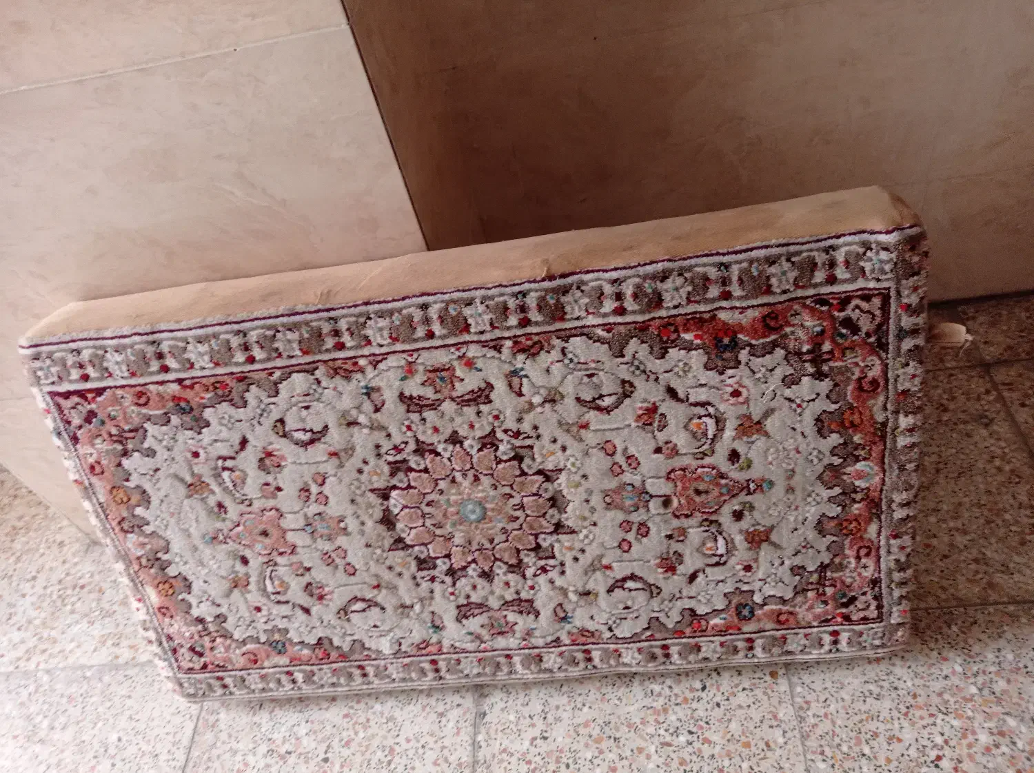 پشتی طرح فرش|پشتی|کرج, ساسانی (قلمستان)|دیوار